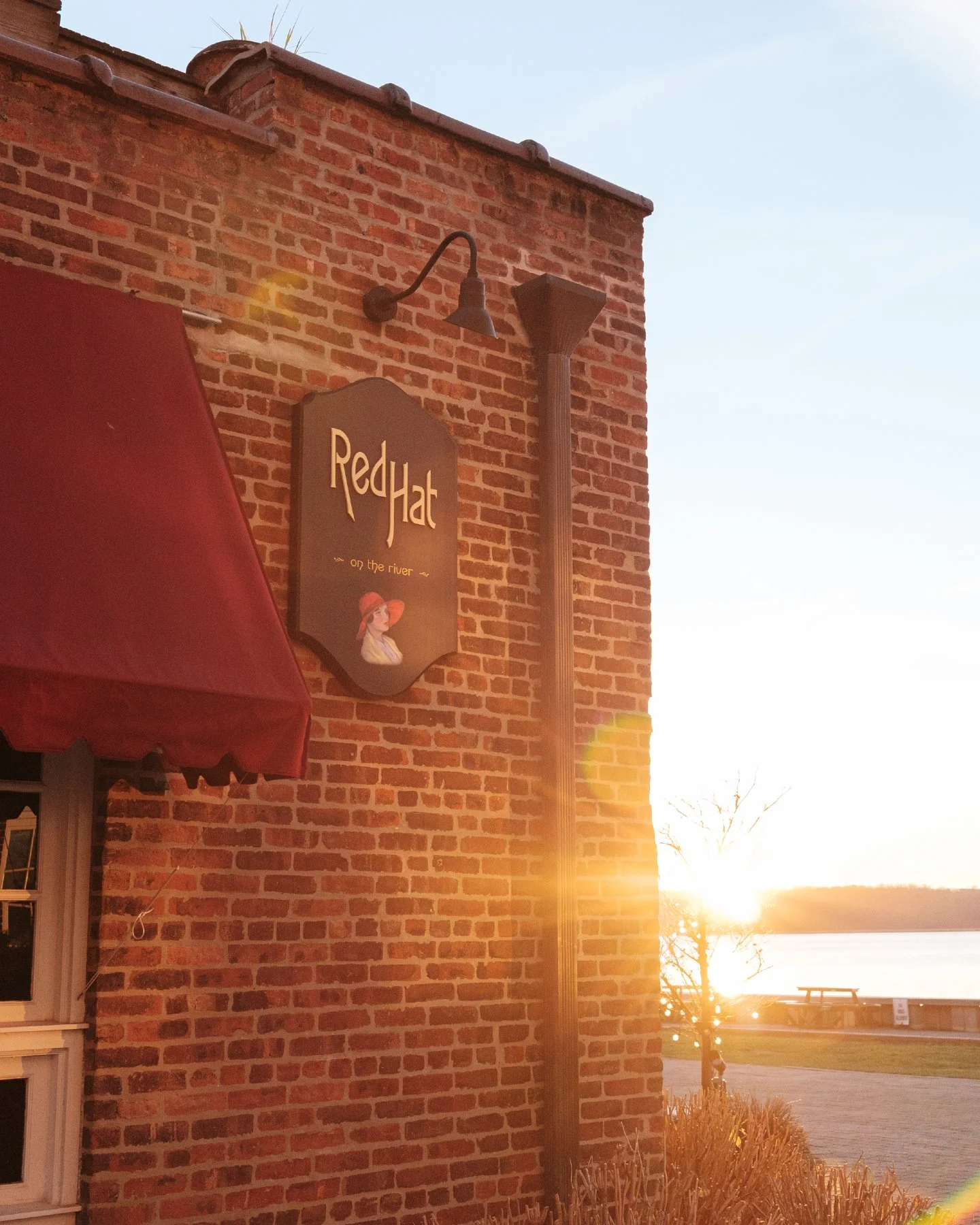 Happy Holidays! We're open again starting tomorrow!
Swing by and get ready for the end of the year!

Reserve your table through the link in bio 🎄🥂

#redhatontheriver #brunch #americanbistroclassics #irvingtonny #hudsonriver #lohud #lohudeats #westc