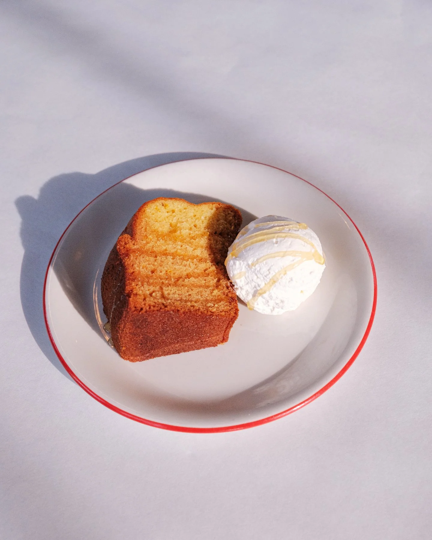 Looking for a sweet treat?
Presenting our olive oil cake drizzled with honey and whipped cream!
Grab one for yourself today! You deserve it! 😋

#redhatontheriver #brunch #americanbistroclassics #irvingtonny #hudsonriver #lohud #lohudeats #westcheste
