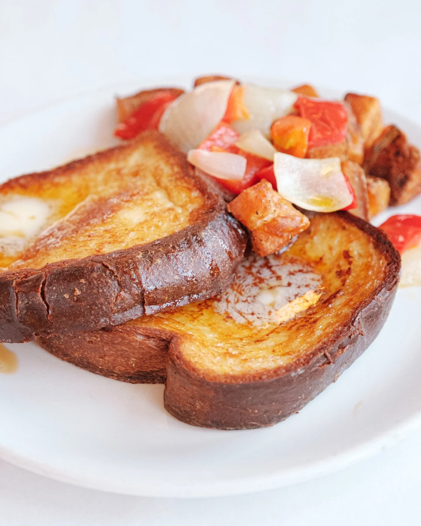 Brunch just found its main character ✨
Our Pain Perdu &mdash; brioche French toast soaked in custard, finished with salted butter and warm maple syrup &mdash; is everything your weekend needs. Sweet, golden, and perfectly indulgent&hellip; with green
