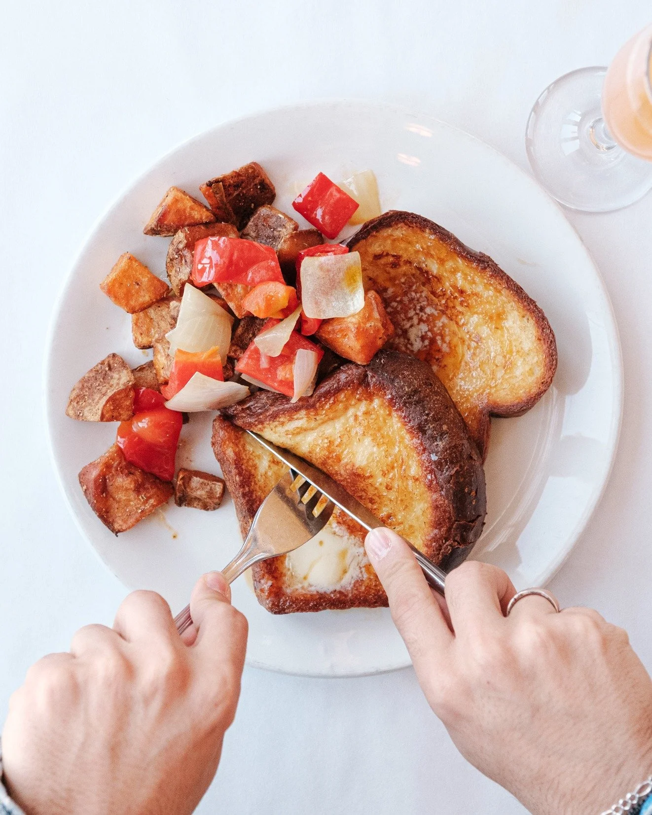 Brunch plans = handled 🍳✨

Join us by the river for slow mornings, good coffee, and even better bites. Whether it&rsquo;s a catch-up with friends or a laid-back date, there&rsquo;s no better way to spend your weekend.

Reserve your table through the