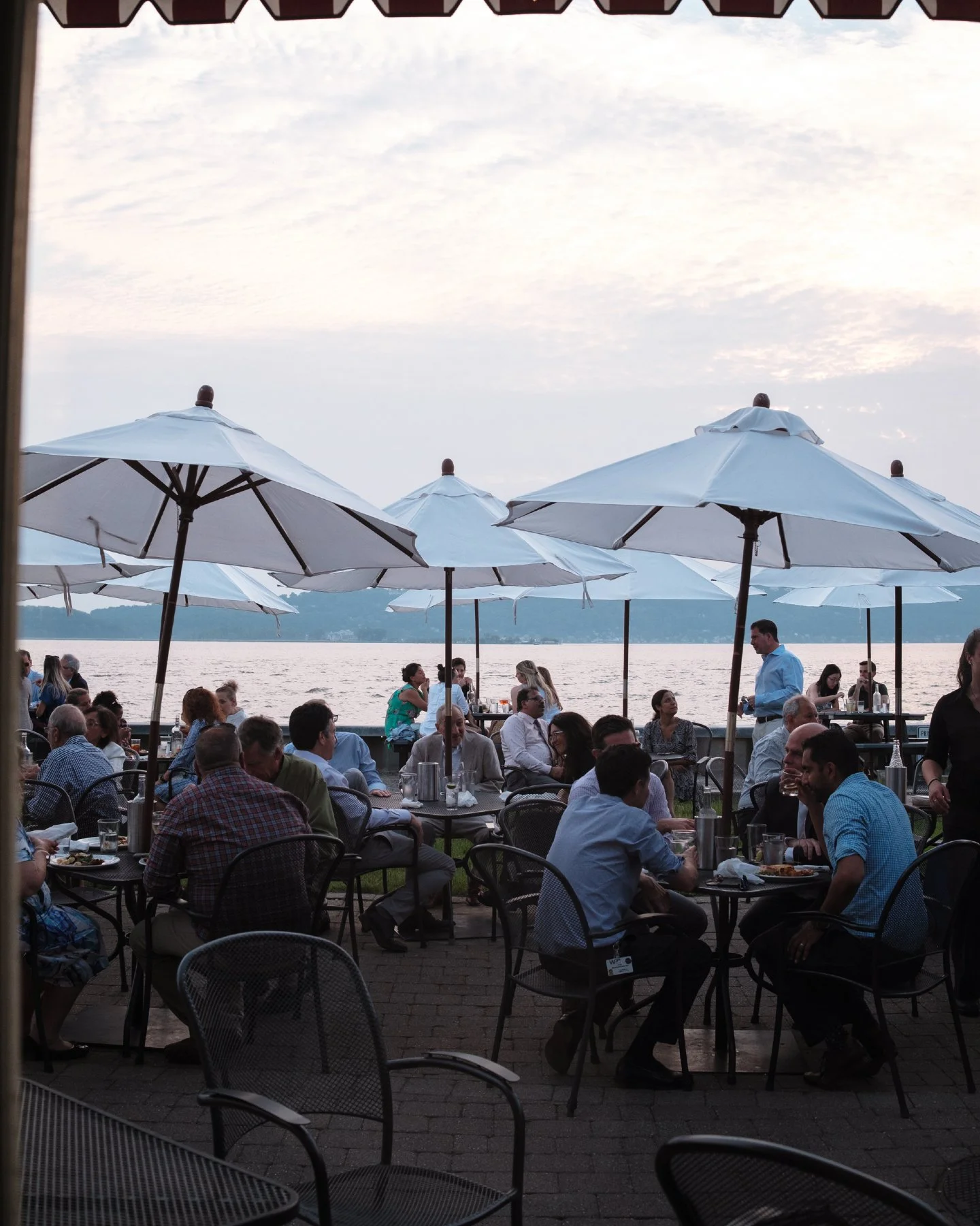 Golden hour, dinner, and the Hudson River. 🌅
The perfect recipe for a summer evening. Join us by the water for great food, great drinks, and even better views.

Reserve your table through the link in bio. ✨

#fyp #rhotr #hudsonriverdinner #westchest