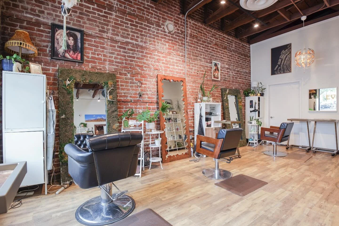 ✨ A chair waiting just for you ✨
Step into a calm, peaceful space with hairstylists who love what they do and love welcoming you. 🌳 

Find your moment of relaxation here at Evergreen Beauty &amp; Wellness in Oak Park, Sacramento.

📍 Evergreen Beaut