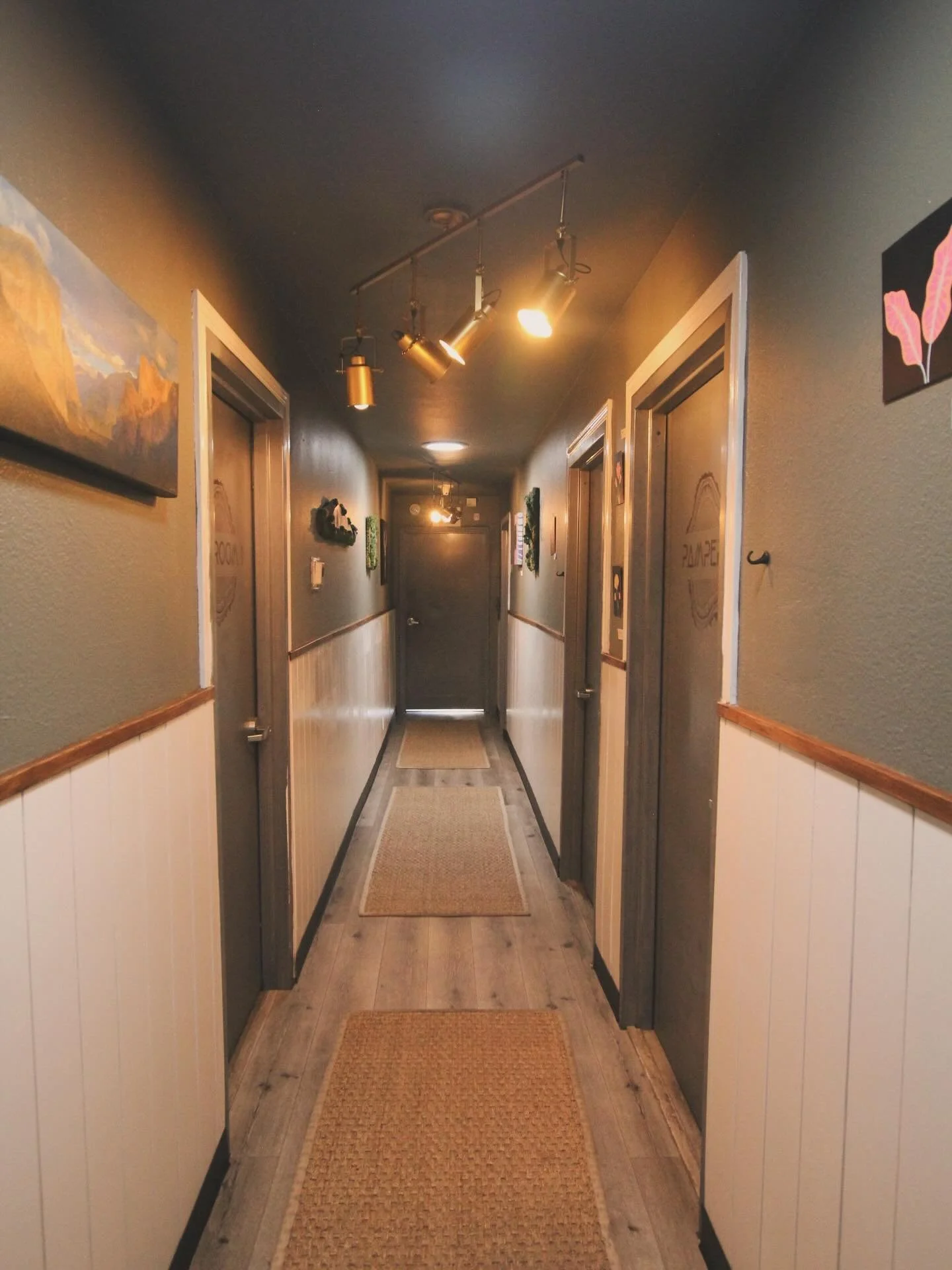 ✨ Step into serenity at Evergreen Beauty &amp; Wellness Collaborative ✨
Our peaceful hallway leads you to individual wellness rooms where you can experience massage, skincare, and sound healing &mdash; all designed to bring balance and renewal. 🌿