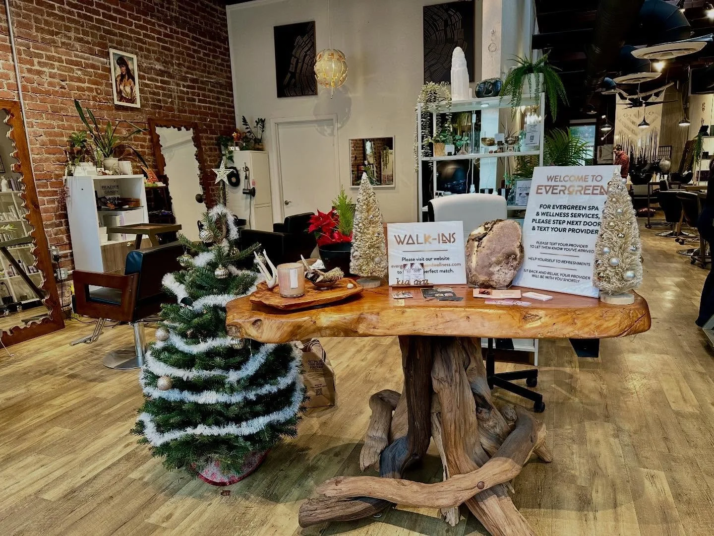 ✨ Evergreen Beauty &amp; Wellness is officially dressed for the holiday season! ❄️🎄
We&rsquo;re welcoming the magic of winter and welcoming new clients. Come relax, recharge, and feel your best this season. 🤍✨