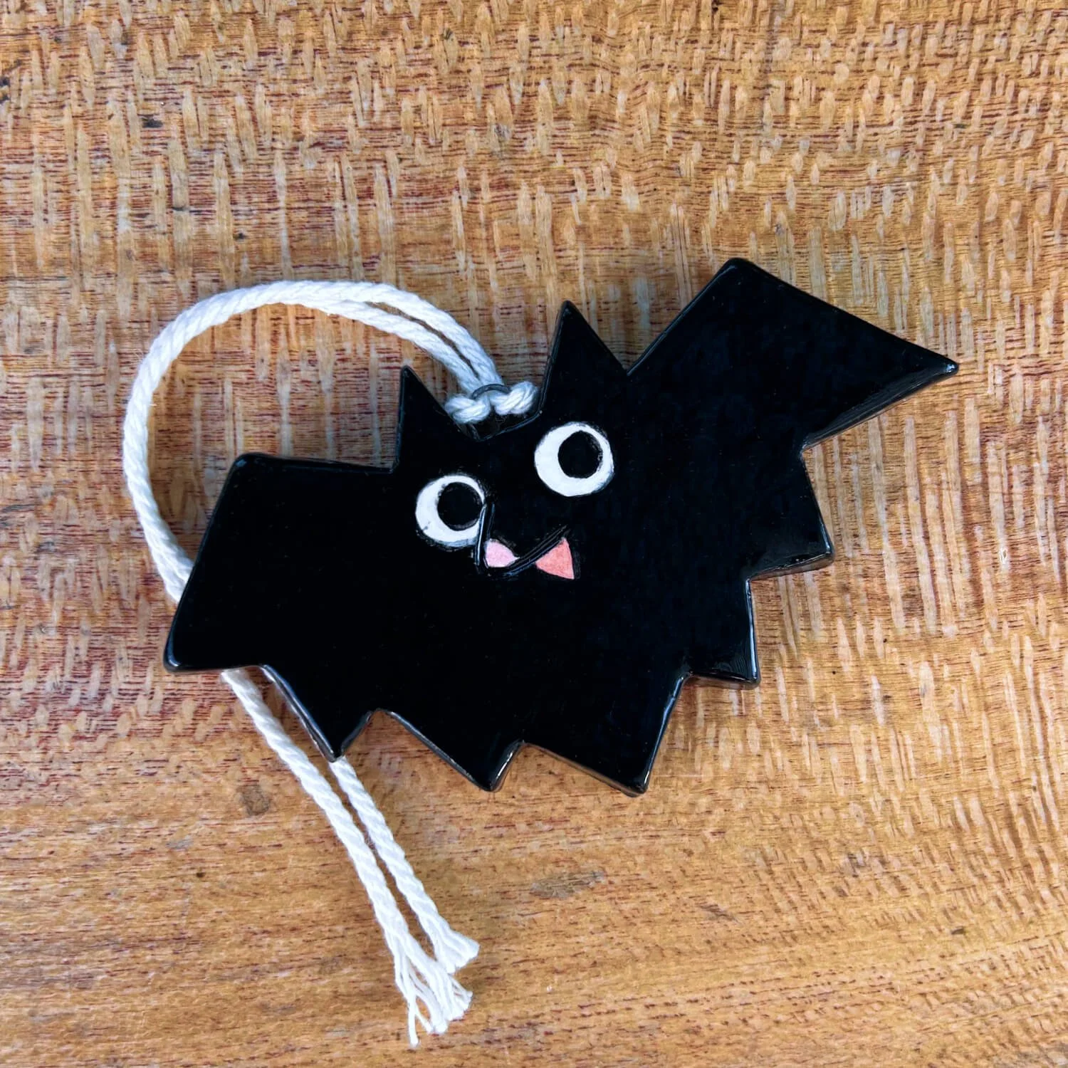 bat_hangingcharm_2.jpg