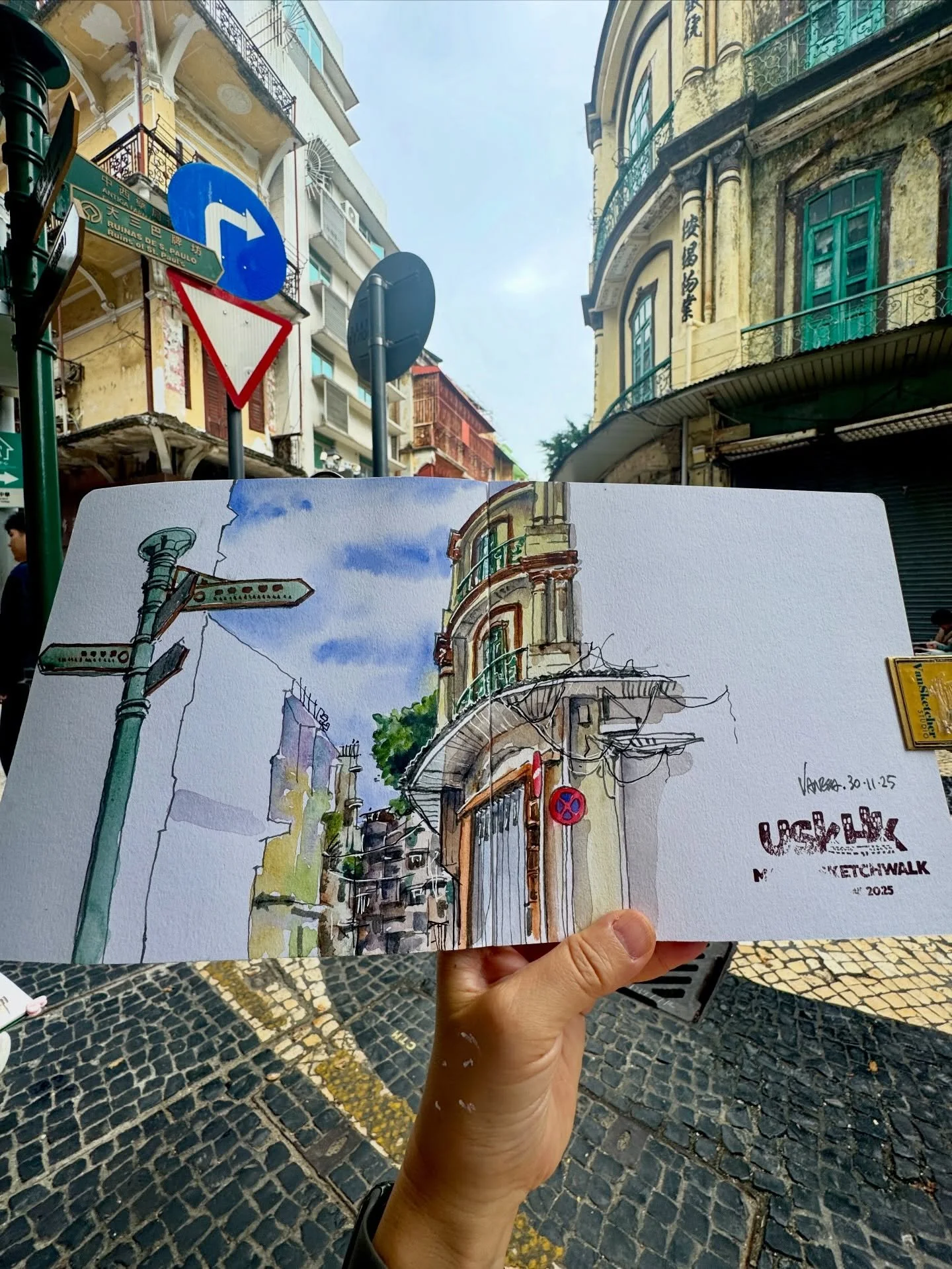 After a long day of activities in Macau on Saturday, I woke up fresh and bright after a good night&rsquo;s sleep and joined the Sunday morning sketchwalk at 十月初五街 &mdash; an older neighbourhood full of fascinating buildings, shops, and alleys. It&rsq