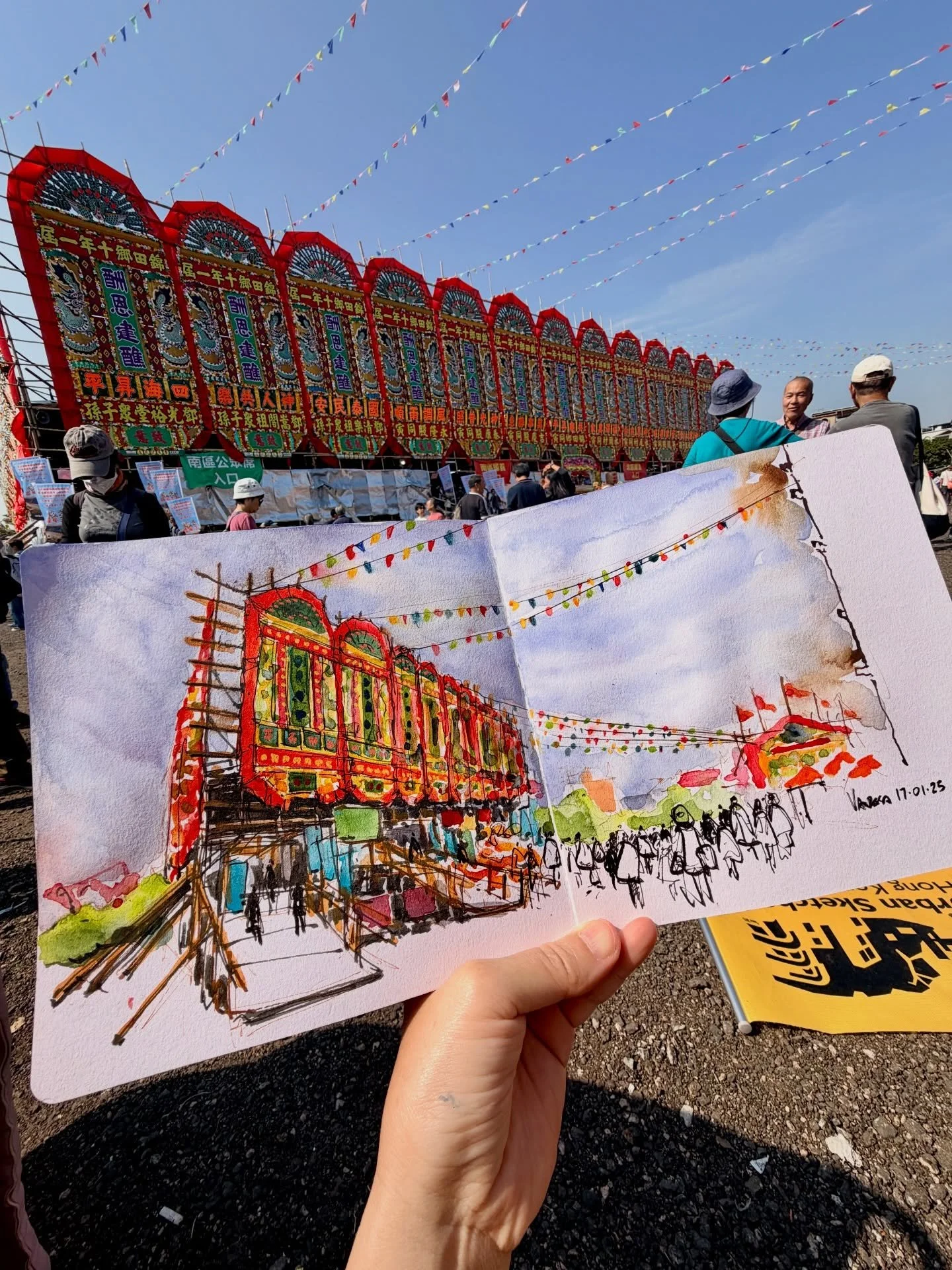It&rsquo;s @urbansketchershk first sketchcrawl of 2026 (I still accidentally wrote 2025 in my sketchbook 😅)! We visited the massive bamboo structure in Kam Tin, which holds the world record as the largest bamboo altar ever built.
We were lucky to ha