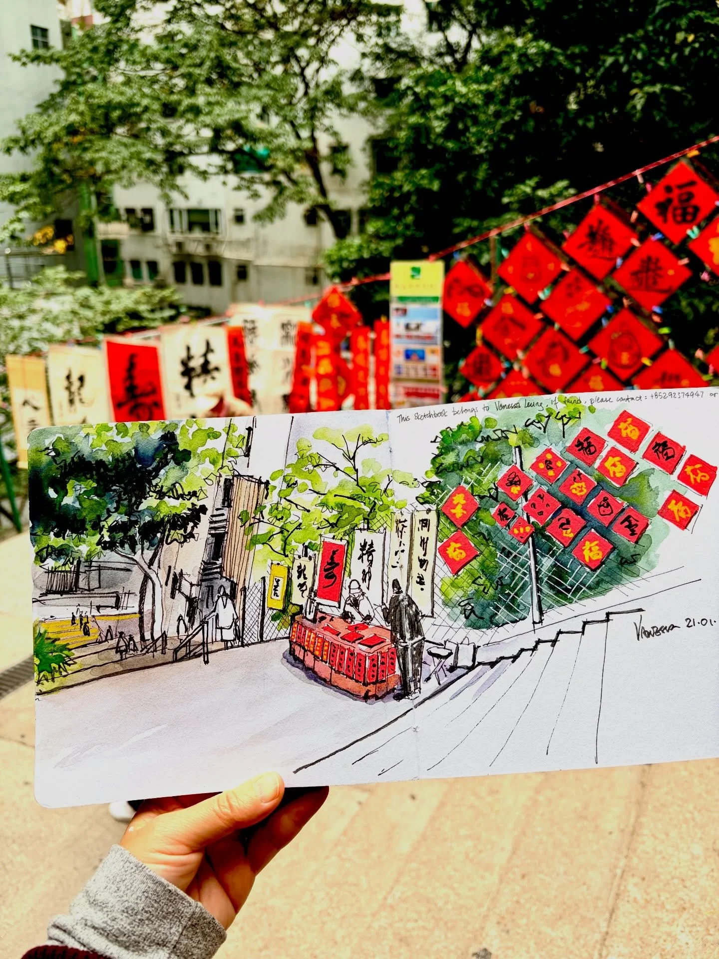 Ladder Street &mdash; the busy steps linking Queen&rsquo;s Road Central and Hollywood Road &mdash; was lively with people going up and down during the lunch hour, while a fai chun calligrapher set up his table on the landing, busily brushing gold and