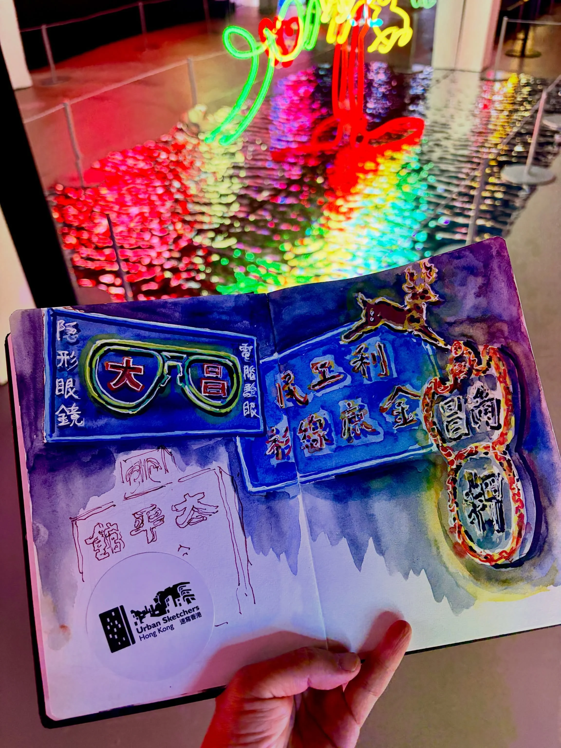 Had such a lovely day kicking off &ldquo;Urban Sketchers Week&rdquo; at the USkHK event at DX Design Hub. There was so much to enjoy, especially loved the neon signs exhibition &mdash; It was amazing to see these large, authentic neon signs up close 