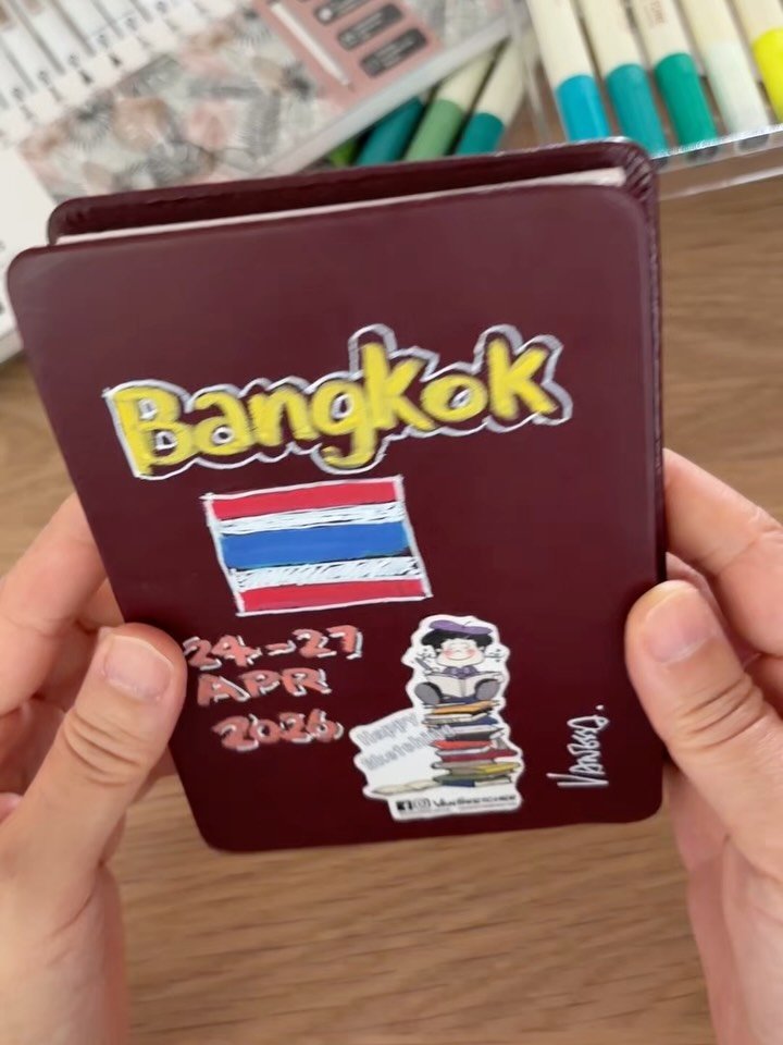 Finally got around to shooting my accordion sketchbook from last weekend short but wonderful Bangkok trip. Before the trip, I was struggling over which sketchbook to bring, worried I wouldn&rsquo;t be able to fill an entire accordion book in just two