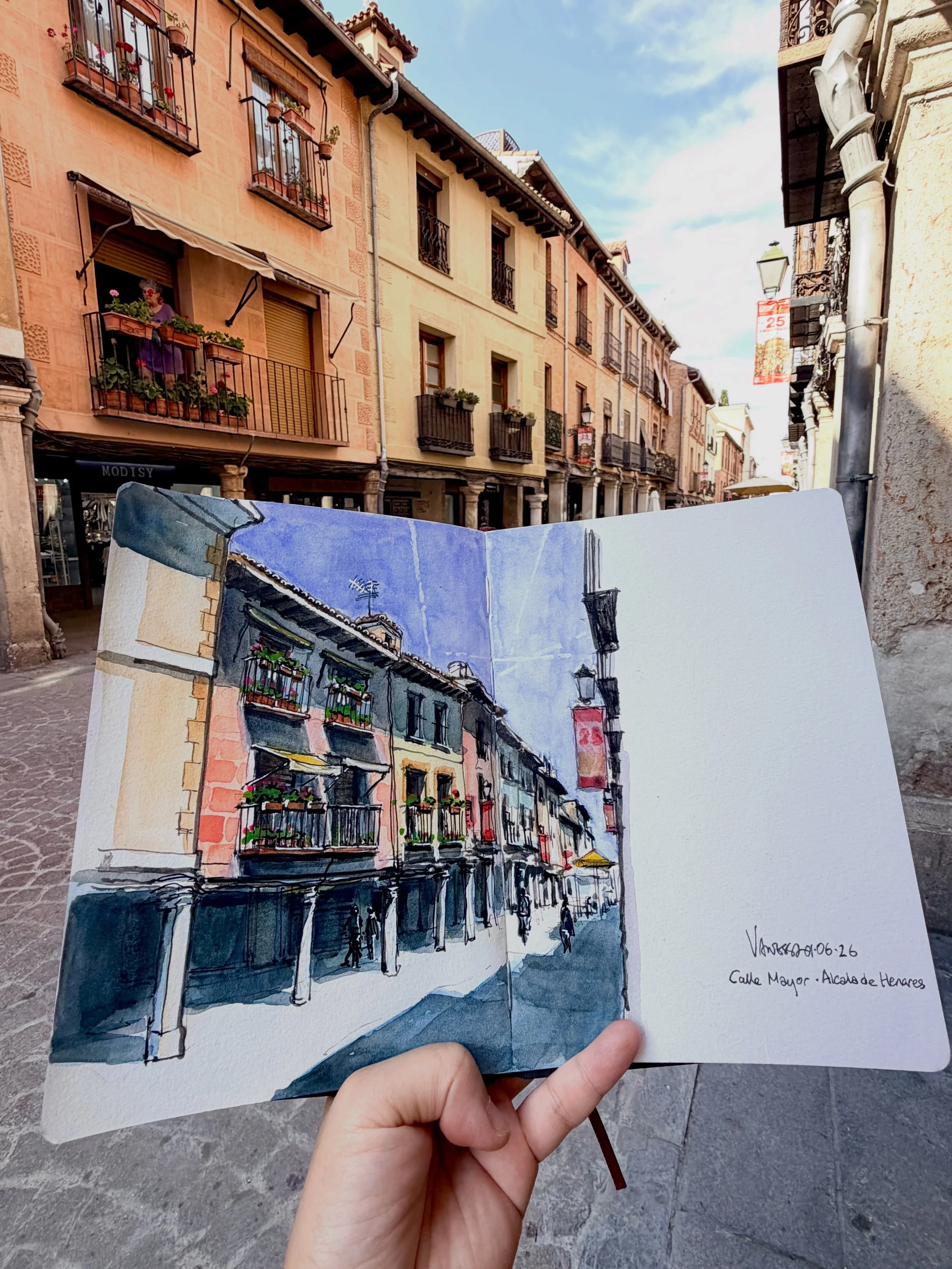 The longest porticoed street in Spain: Calle Mayor, Alcala de Heneres. It&rsquo;s really hot, but thanks to these portico.
@urbansketchershk
