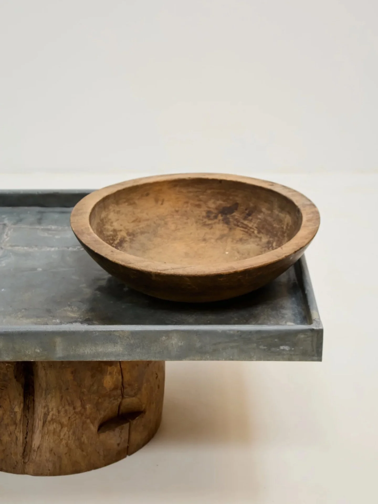 It&rsquo;s officially coffee table season.. question is why do I still feel like I&rsquo;m going to be told off when I put my feet up there?

This Zinc Trunk coffee table ticks every box and can be found online, DM for a link. G