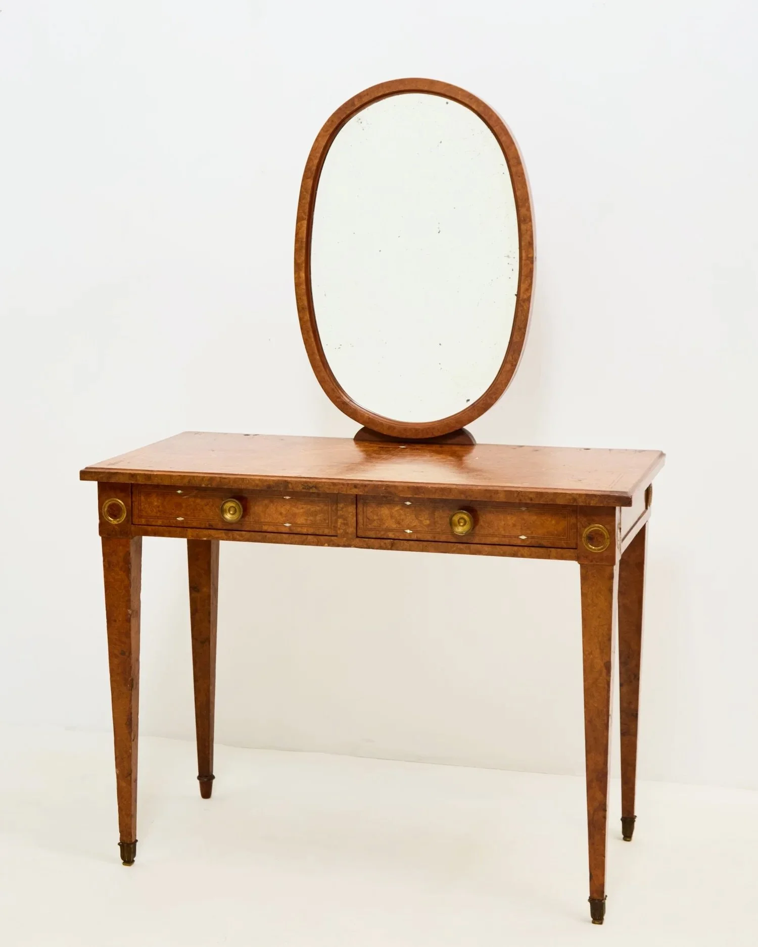 Sunday salvation for this bejewelled burr dressing table, which has enjoyed a somewhat colourful existence over  the past 150+ years.

More details via DM or on our site