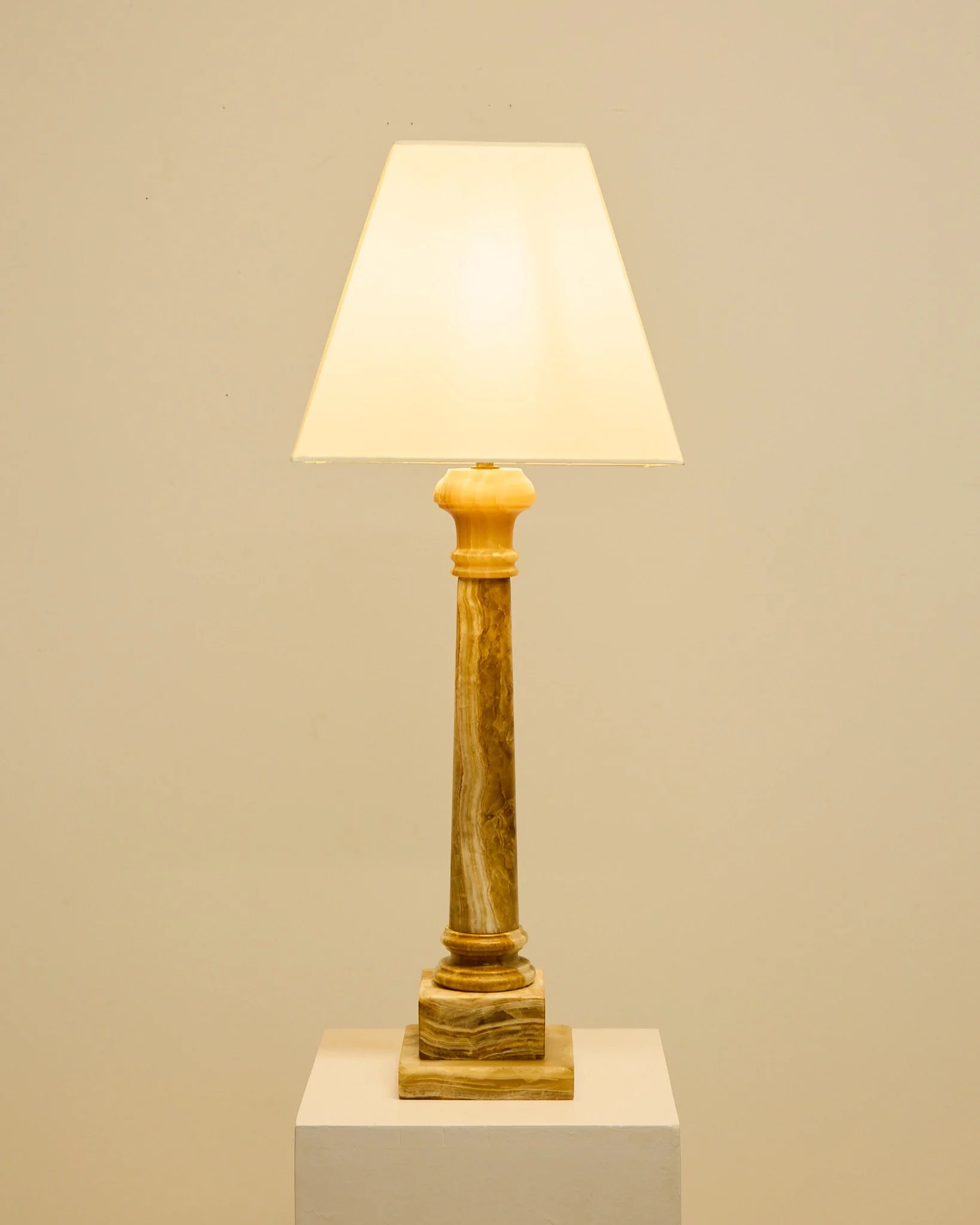ONYX COLUMN LAMP