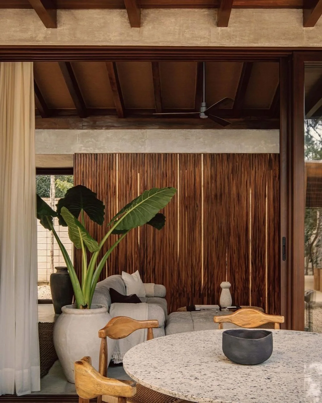 A beautiful space, nestled amongst the tropics of Tulum.

Designed by @jaquestudio and photographed by @cesarbejarstudio 🌿