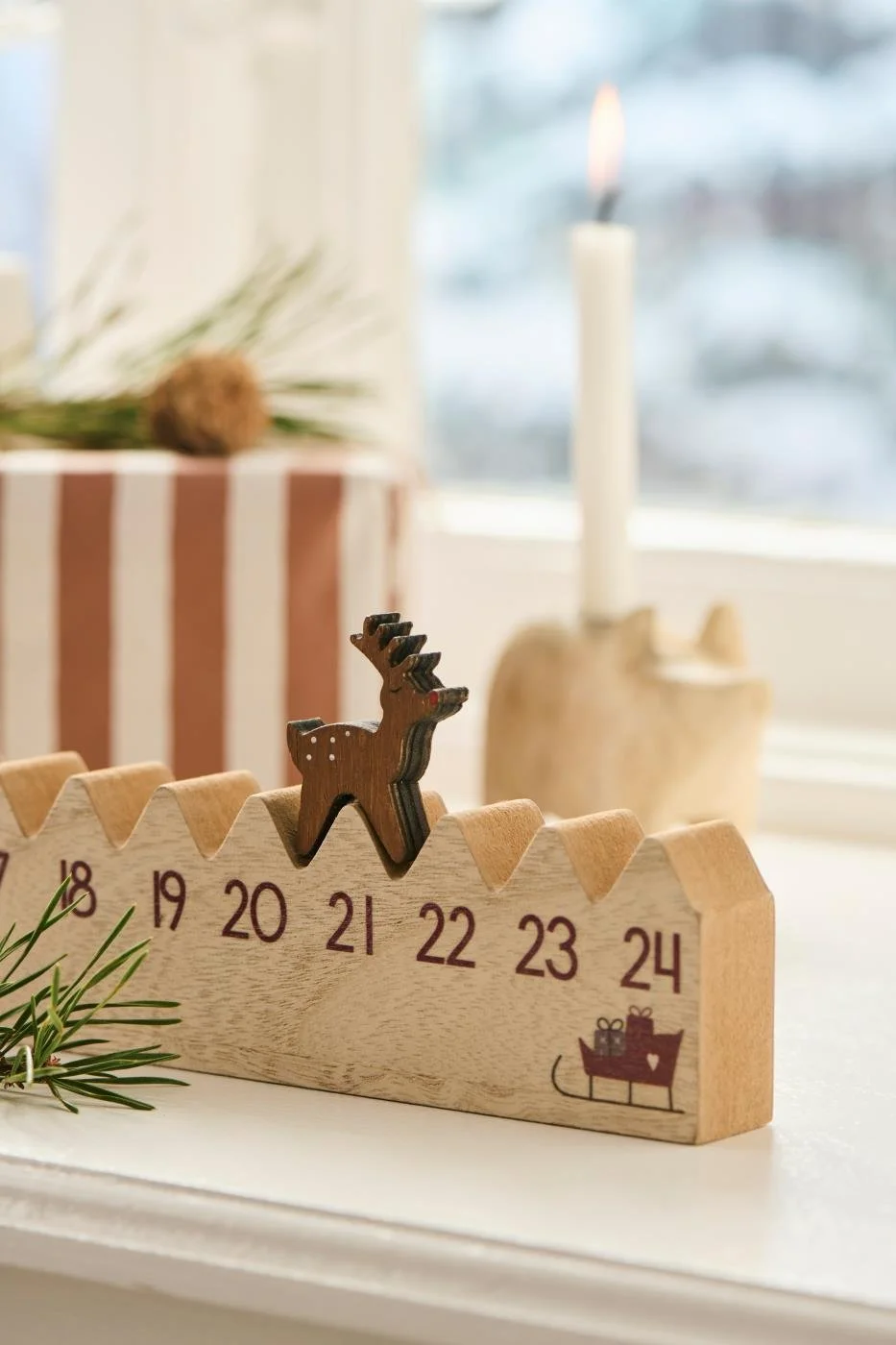 Ib Laursen Weihnachtskalender 1-24 gehendes Rentier.jpg