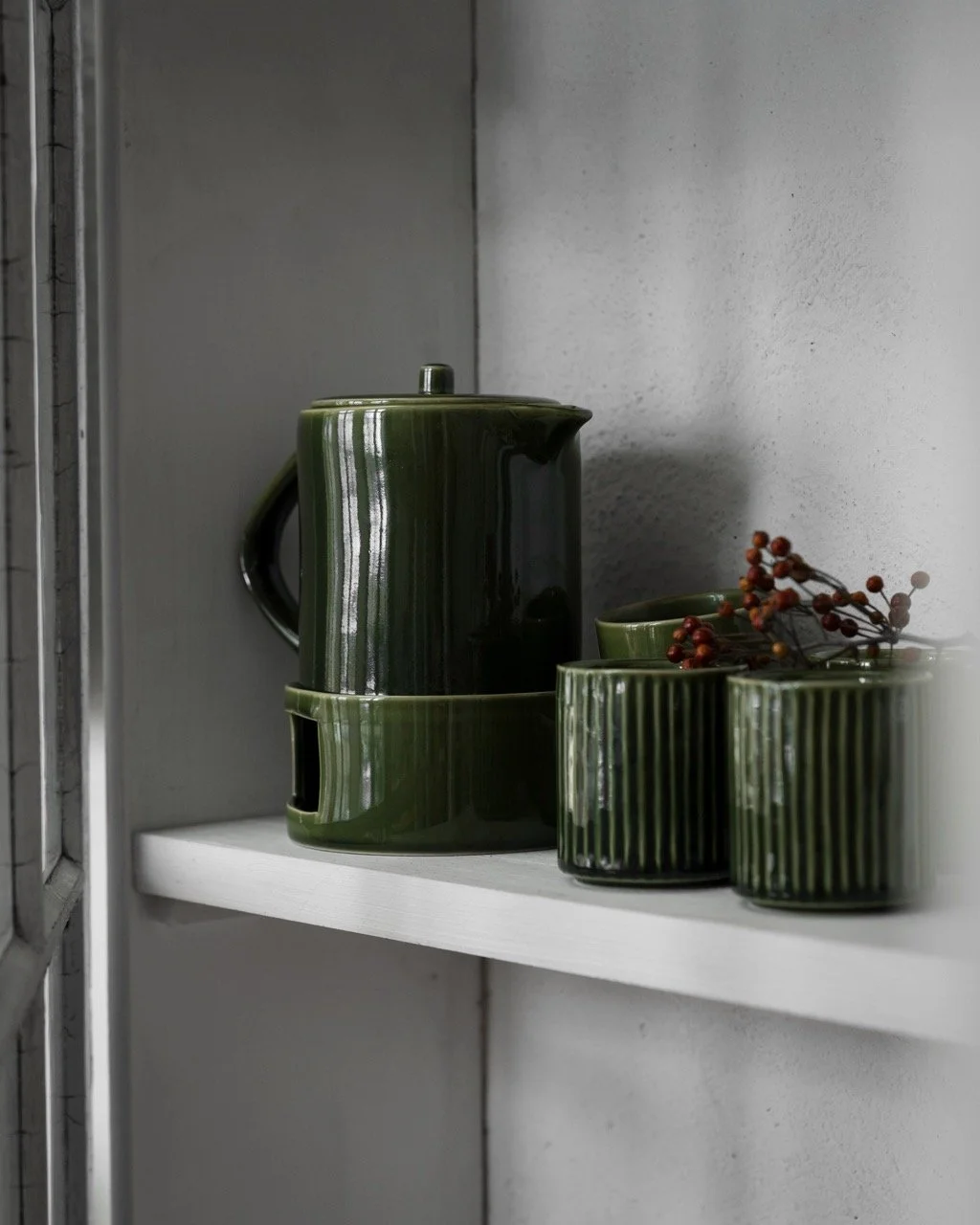 Ernst Becher Kanne mit Stoevchem Steingut gruen.jpeg