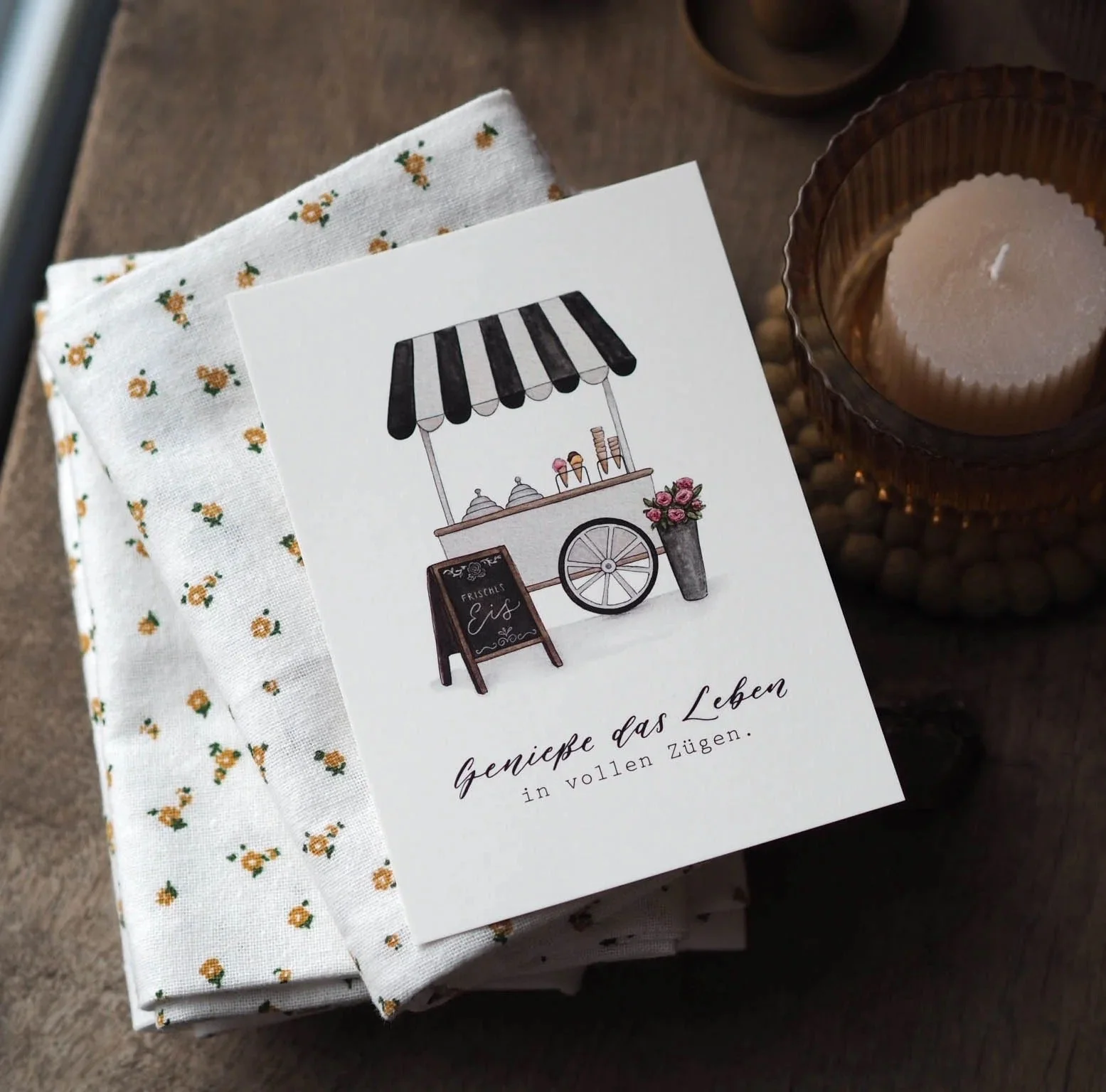 FROLLEIN LÜCKE Postkarte "Eiswagen | Genieße das Leben ..."
