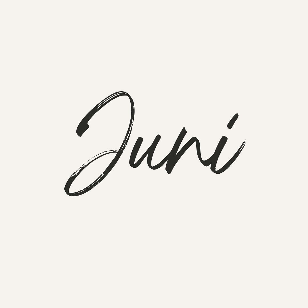 Hej Hej!

Der Juni wird ein Monat mit viel Sonnenschein (so hoffe ich). Ich liebe es aufzustehen und die Balkont&uuml;ren zu &ouml;ffnen und den Tag &uuml;ber offen zu lassen. 

Aktuell ist es nicht so sonnig, eher bew&ouml;lkt und leicht schw&uuml;l