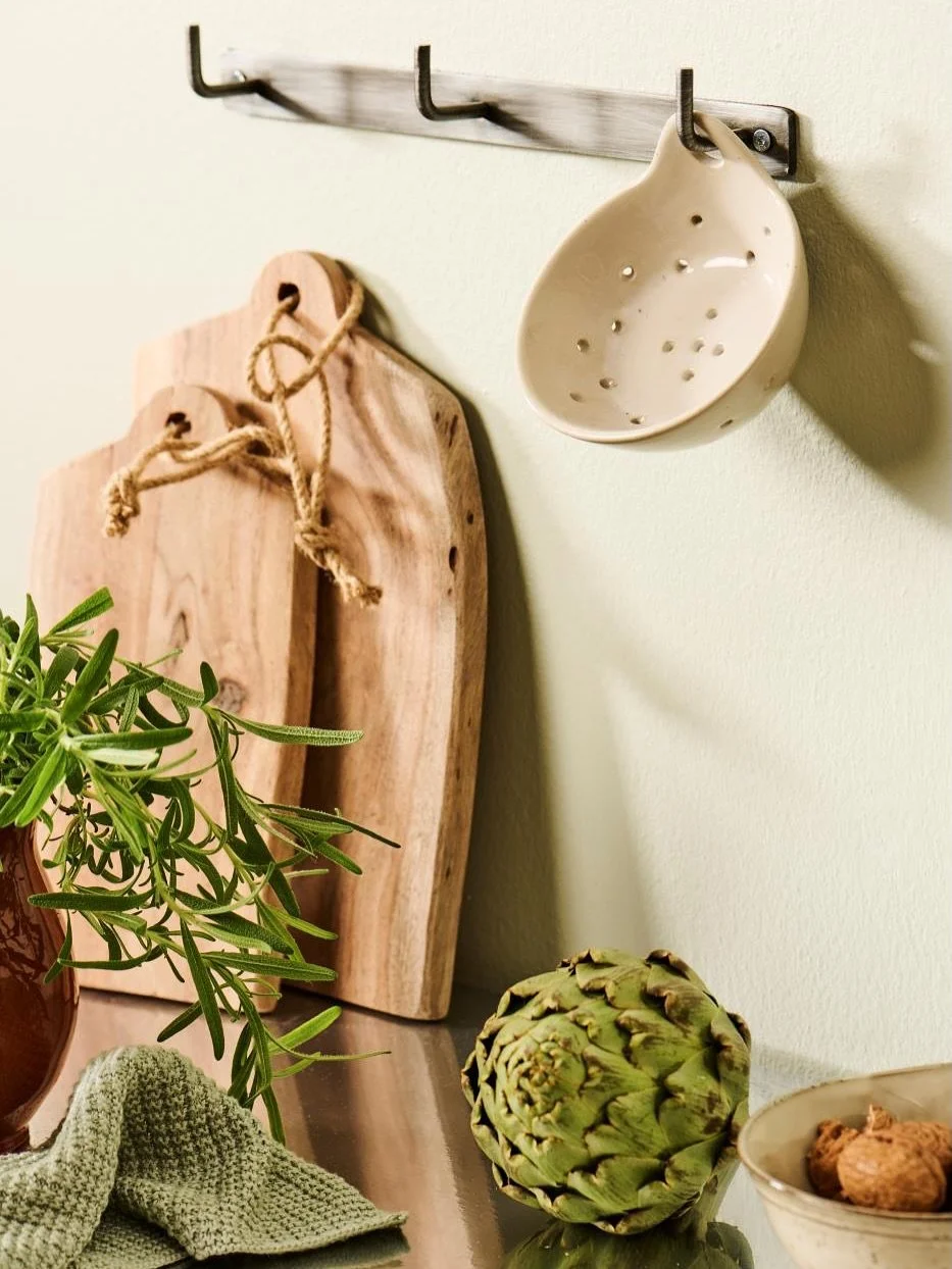 .
.
Keramik | Sieb | Ib Laursen | NEU im Shop 

Kleines keramisches Sieb mit feinen Abtropfl&ouml;chern &ndash; ein unverzichtbares Accessoire f&uuml;r Deine K&uuml;che. Perfekt geeignet zum schonenden Sp&uuml;len von Beeren, frischen Kr&auml;utern u