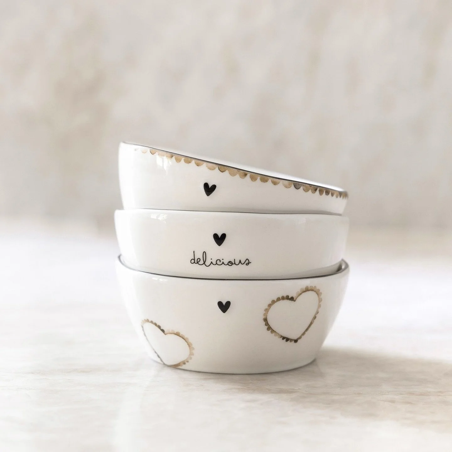 Hej Hej!

🤍 Bastion Collections &ndash; neue Lieferung unterwegs 🤍

Diese Woche wird eine weitere Lieferung von Bastion Collections zu herzenszucker verschickt.

Im Shop k&ouml;nnt ihr die Artikel der AW25 Kollektion schon entdecken und euch bei eu