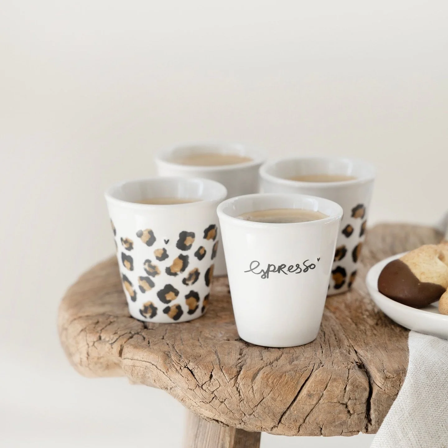 Hej Hej!

Die bezaubernden Espresso Becher von @bastioncollections sind bestellbar. 😍

.
.
.
.
.
.
,
Foto: @bastioncollections 

#herzenszucker #herzenszuckershop #onlinebutik #onlineshop #wetterau #friedberg #bastioncollections #espresso #espressol
