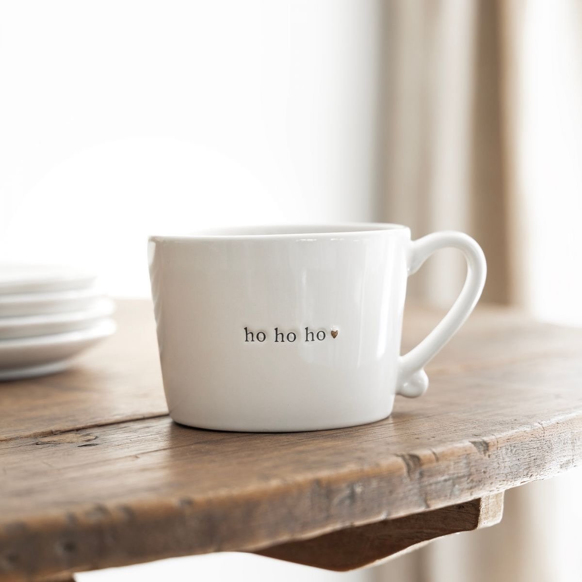 .
.
🎄🎄🎄

&bdquo;Ein Hauch von Weihnachtszauber mit jedem Schluck. ☕✨

Die Bastion Collections Tasse &lsquo;ho ho ho&rsquo; bringt W&auml;rme und Freude in die kalten Tage.

Und das s&uuml;&szlig;e Tannenb&auml;umchen auf dem Tassenboden &hellip; z