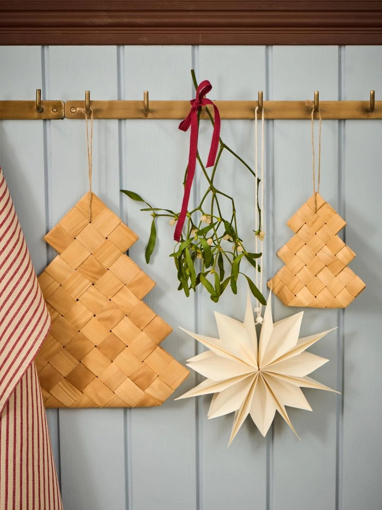 Hej Hej.

Von @iblaursen haben wir sch&ouml;nen geflochtenen B&auml;umchen und den Stern Stella (25 cm, faltbar, auch in braun). 🤍🤎 

Schnell sein lohnt sich, diese gefallen euch richtig gut. ✨ 

Foto: @iblaursen 

#herzenszucker #herzenszuckershop