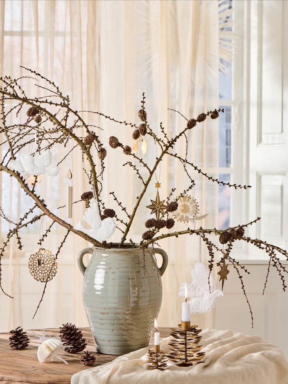 Hej Hej!

Eine wundersch&ouml;ne Inspiration von @iblaursen und vieles zum dranh&auml;ngen bekommt ihr bei mir im @herzenszucker_shop 🩷

Einen Papiervogel, eine Kerze aus Papier mit Glimmer, Blumen und Sterne aus Messing und noch einiges mehr &helli