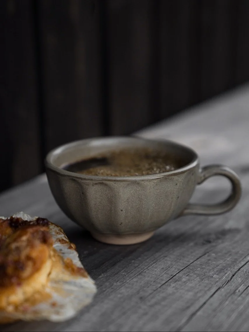 Hej Hej!

✨ Neues von Ernst: Rustikale Kaffee- &amp; Teetassen ✨

Minimalistisches Design, nat&uuml;rliche Farben und ein perfekt f&uuml;r Deinen Alltag. Unsere neuen Tassen bringen modernen Komfort und gem&uuml;tliche Atmosph&auml;re zusammen &ndash