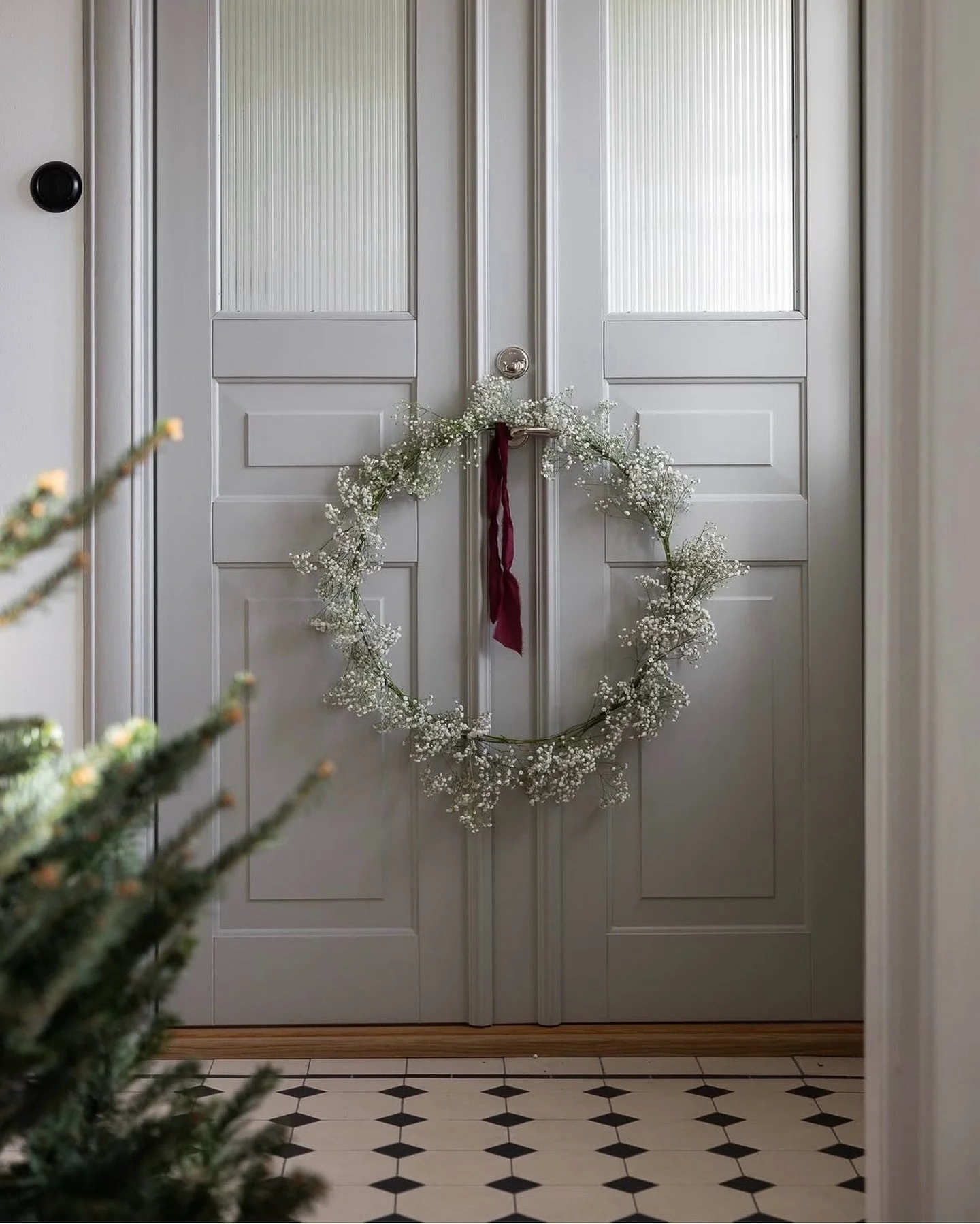 Hej Hej Weihnachtswoche! ✨🎄
Kerzen an, Stress aus, Herz an 🤍

.
.
.

Foto: @storefactory.se 

#XmasWeek #Weihnachtsfeeling #nordicchristmas #herzenszucker #herzenszuckershop #onlinebutik #hyggehome #cozyhomedecor #lifestyle #decolovers #minimalism 