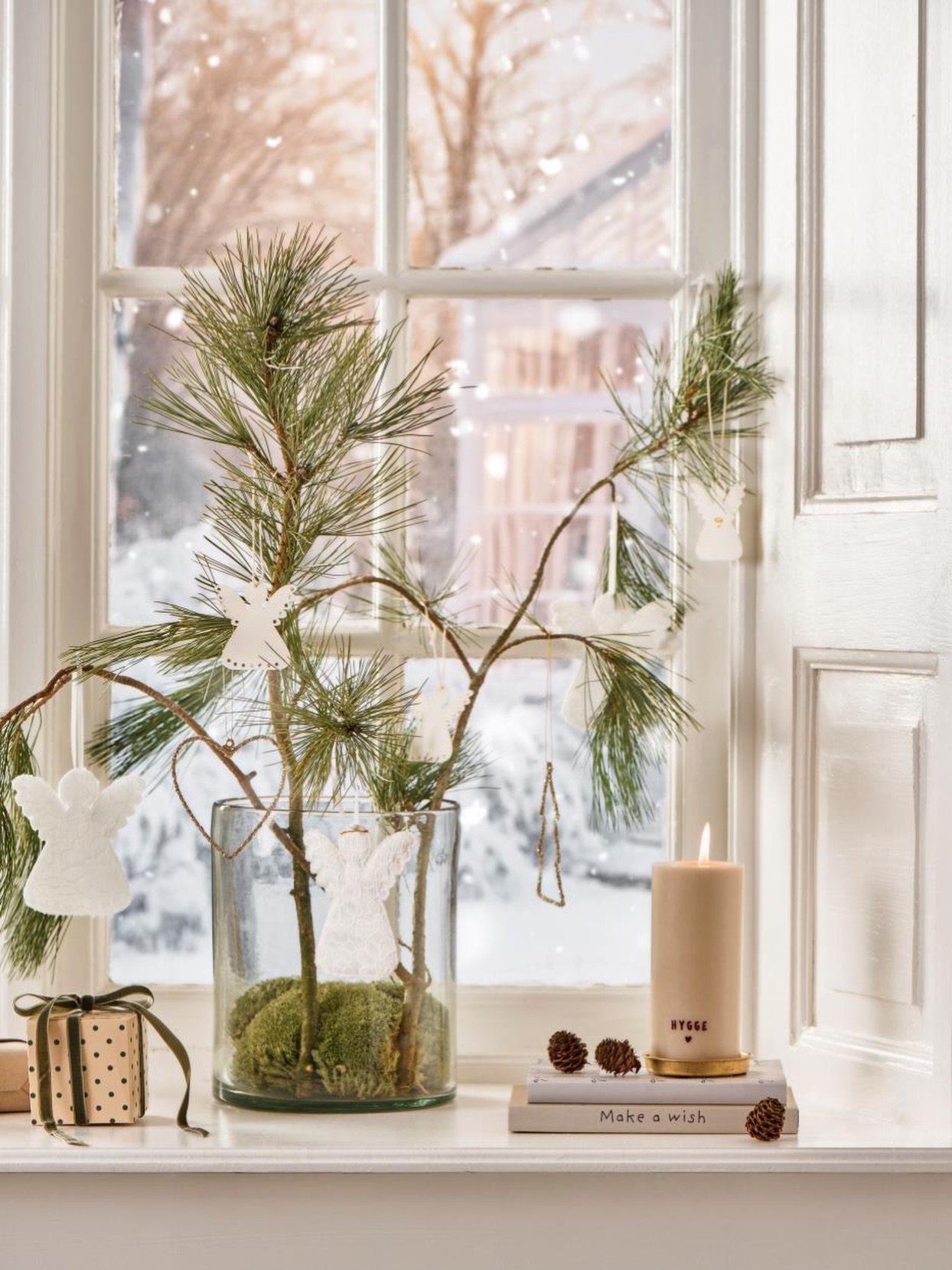 Hej Hej!

#cozyhomevibes 
#scandichristmas
#weihnachtsinspiration
#kerzenliebe
#winterdeko