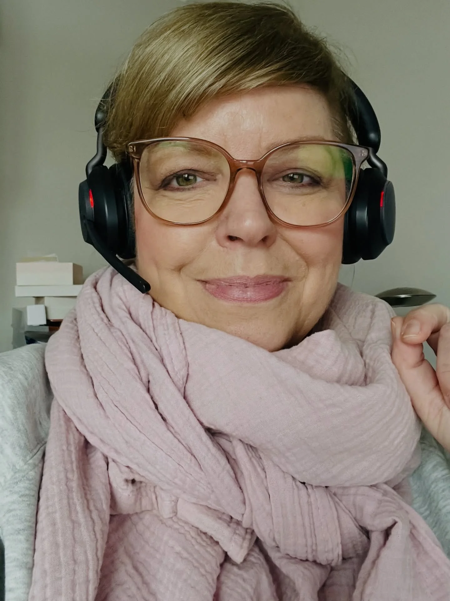 Hej Hej! 

Gr&uuml;&szlig;e aus dem Homeoffice an alle die herzenszucker folgen. Auch an alle die hier neu dazugekommen sind - ich freue mich, das ihr da seid. 🩷

Ich hoffe, euch geht es allen gut? ❄️

Alles Liebe! Nicole 

#herzenszucker #nordichom