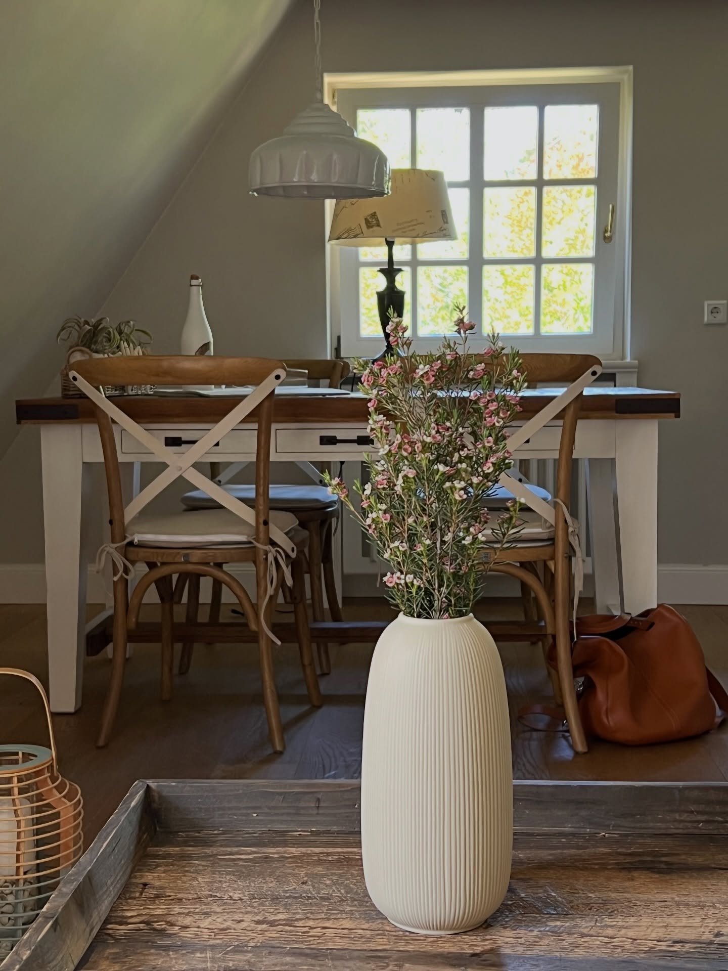 Hej Hej am Sonntag 🩷

Ein Klassiker - die Vase Aby von Storefactory - diese gibt es in verschiedenen Farben und Gr&ouml;&szlig;en bei herzenszucker.

.
.
.

#herzenszucker #nordichomedecor #storefactory #skandinavischesdesign #minimalism