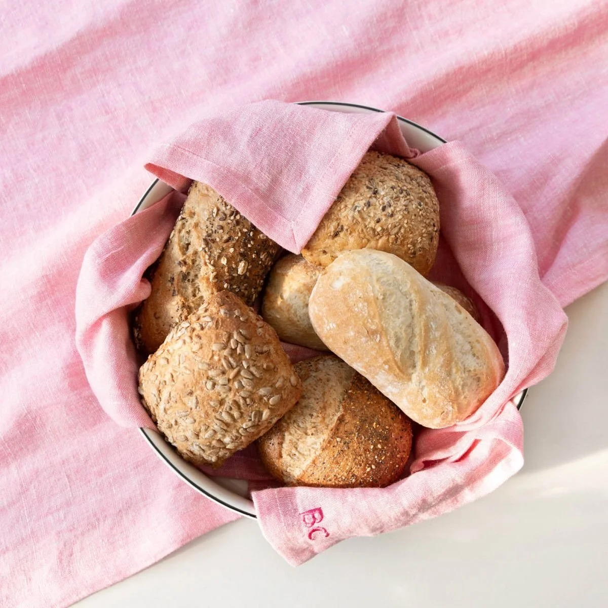 Hej Freitag 🤍

Auch mit in der Lieferung waren Servietten aus Leinen von BC 🤍

Ich bin ganz verliebt in das sch&ouml;ne Pink. 🩷#

In der Gr&ouml;&szlig;e 50 x 50 cm ist sie vielseitig: als klassische Serviette, als sch&ouml;ne Unterlage im Brotkor