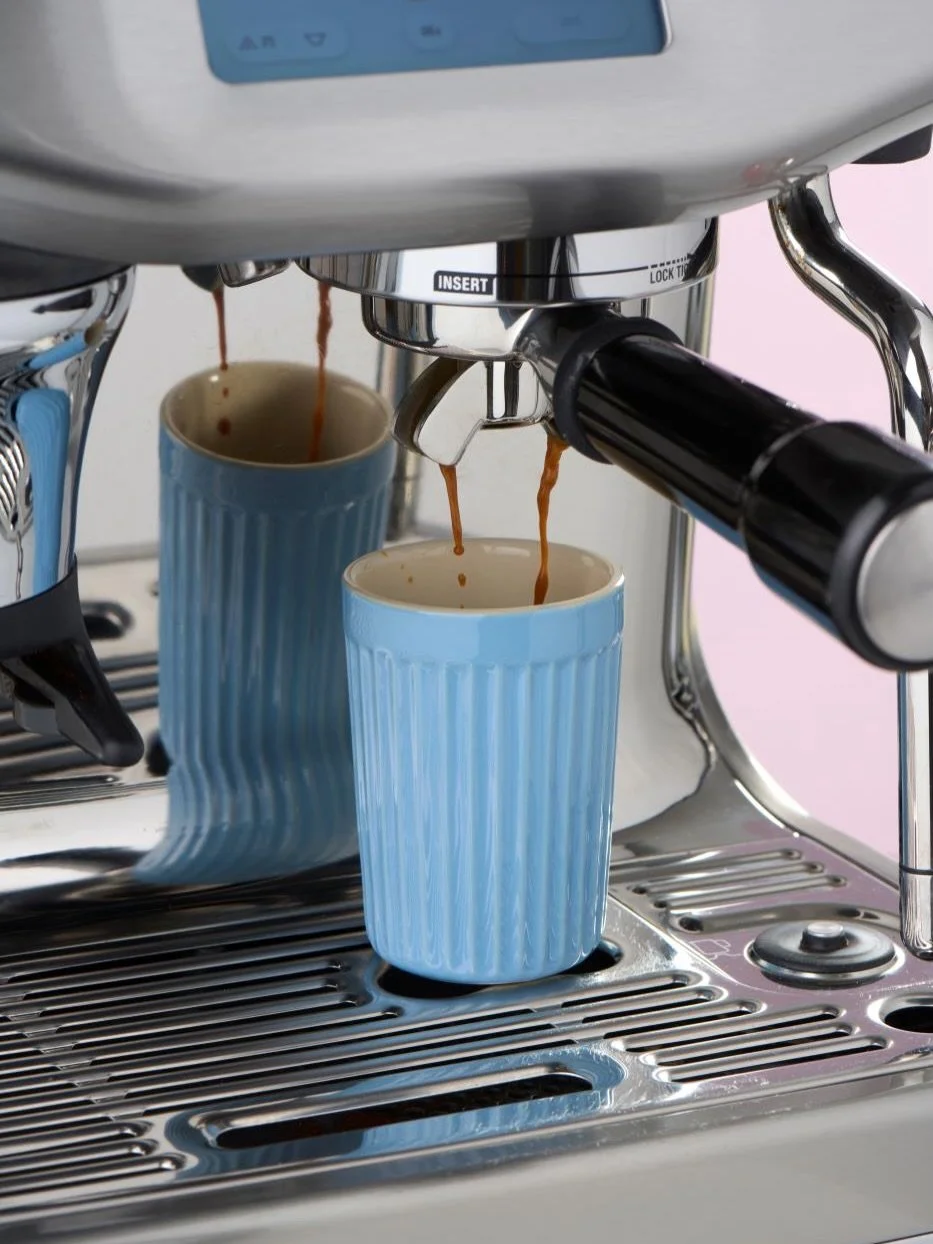 💙 Blue Bell 💙

Frisch eingetroffen von Ib Laursen: die wundersch&ouml;ne neue Farbe Blue Bell &ndash; ein zartes , ruhiges Blau, das einfach gute Laune macht und perfekt in jede K&uuml;che passt.

Ob f&uuml;r den ersten Espresso am Morgen ☕, den ge