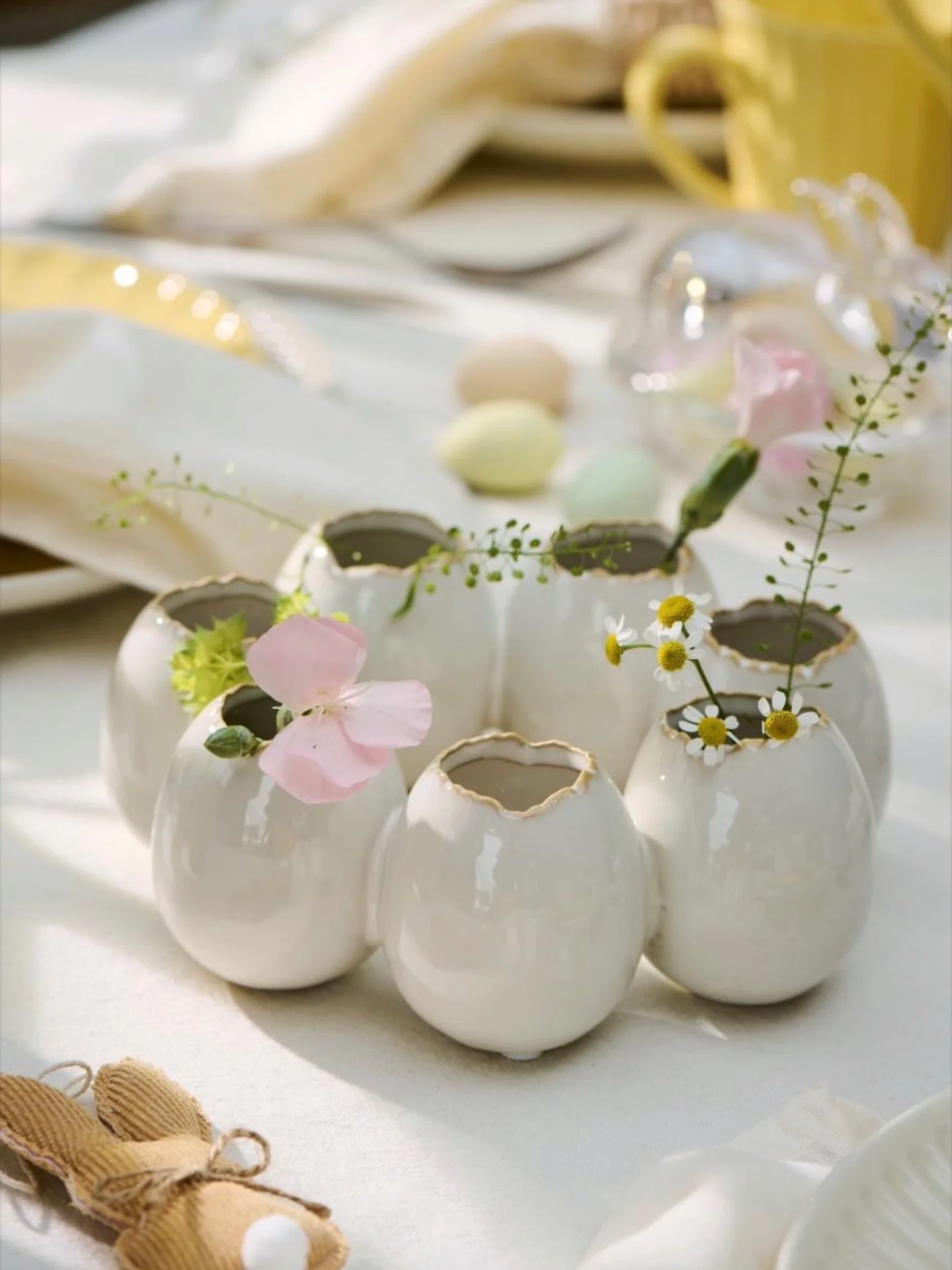 ✨ Fr&uuml;hlingszauber f&uuml;r Deinen Tisch ✨

Dieser wundersch&ouml;ne Kranz (aus kleinen Vasen) von IB Laursen bringt zarte Leichtigkeit in Dein Zuhause 🌸🤍
Die sanften Creme-T&ouml;ne und die feinen R&auml;nder machen ihn zum perfekten Highlight