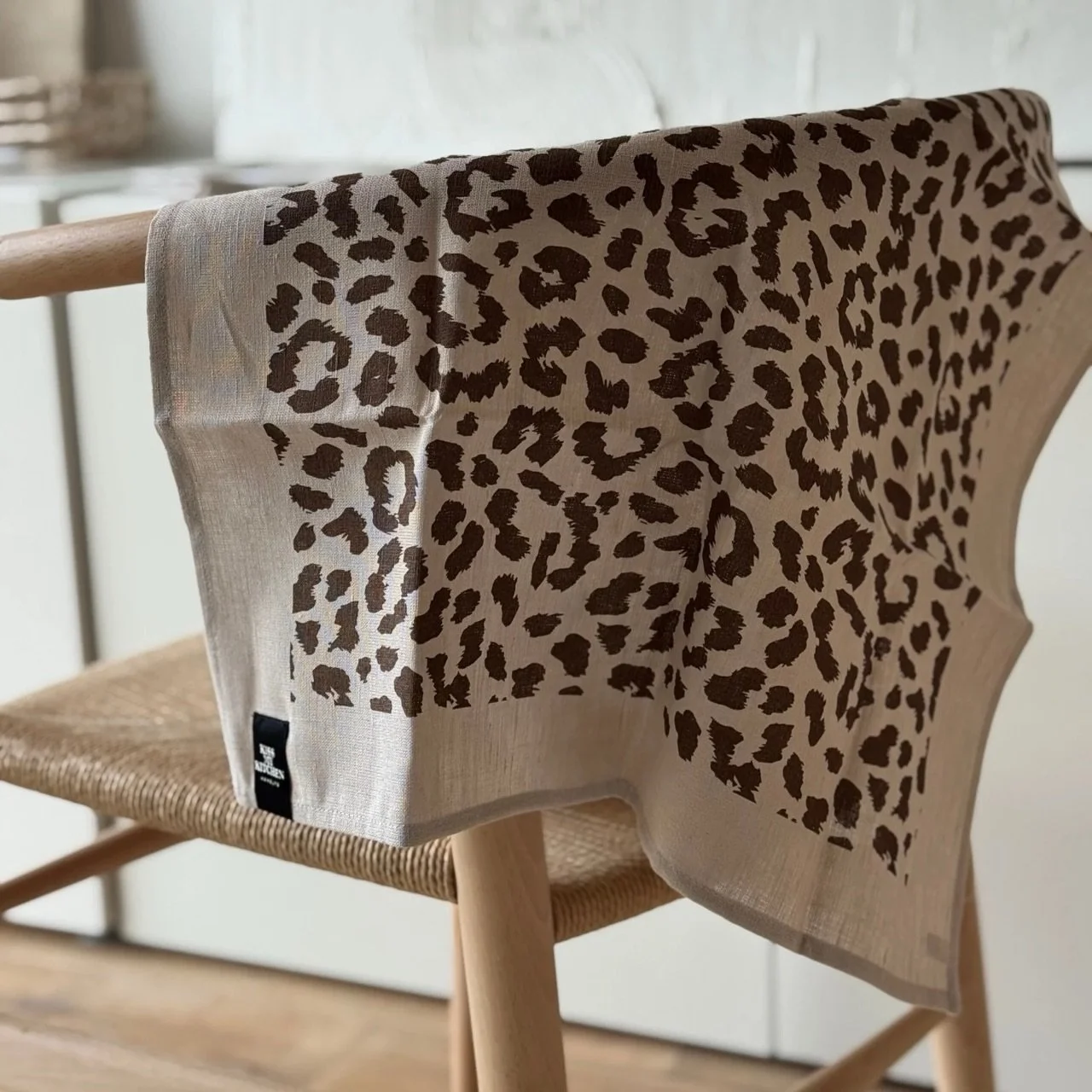 ✨ Neu bei herzenszucker ✨

Ich habe tolle Neuigkeiten f&uuml;r euch: Kiss my Kitchen aus Hamburg ist jetzt bei herzenszucker eingezogen!

F&uuml;r alle Leo-Liebhaber gibt es wundersch&ouml;ne Geschirr- und Schwammt&uuml;cher im angesagten Leo-Design.