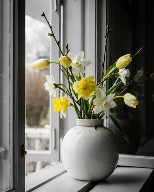 Fr&uuml;hling f&uuml;r Dein Zuhause 🌼✨ 

Diese glasierte Vase von Ernst bringt mit ihrer schlichten Eleganz und den fr&uuml;hlingshaften Blumen einen Hauch von Leichtigkeit in jeden Raum. 

Nat&uuml;rlich, zeitlos und einfach wundersch&ouml;n &ndash