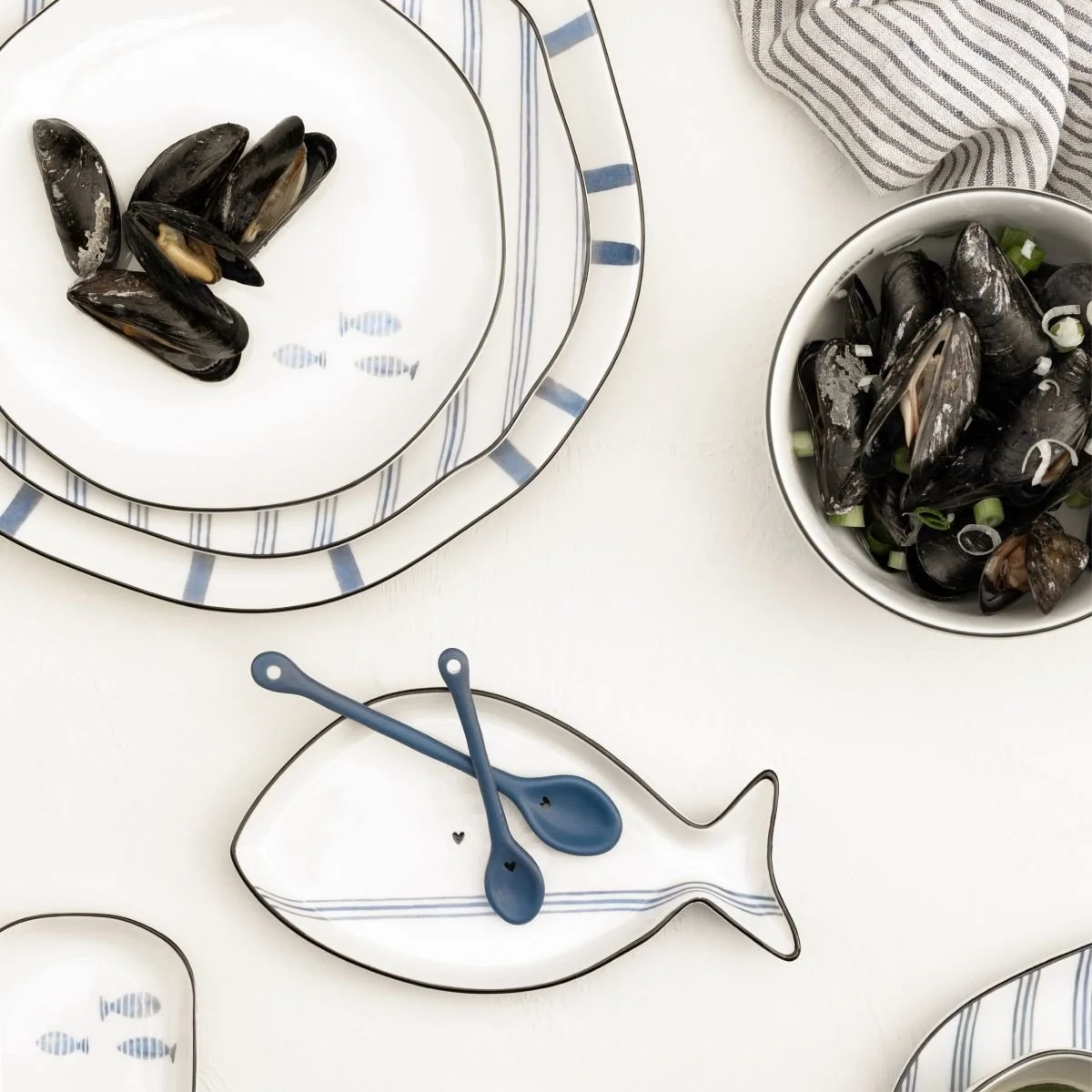 ✨ Zeit f&uuml;r kleine Lieblingsmomente ✨

Die liebevoll gestalteten Designs von Bastion Collections sind ein Hingucker 🤍

Ob kleine Schalen f&uuml;r frische Beeren, zauberhafte Teller mit kleinen Details oder kuschelige Leinen-Kissenbez&uuml;ge f&u