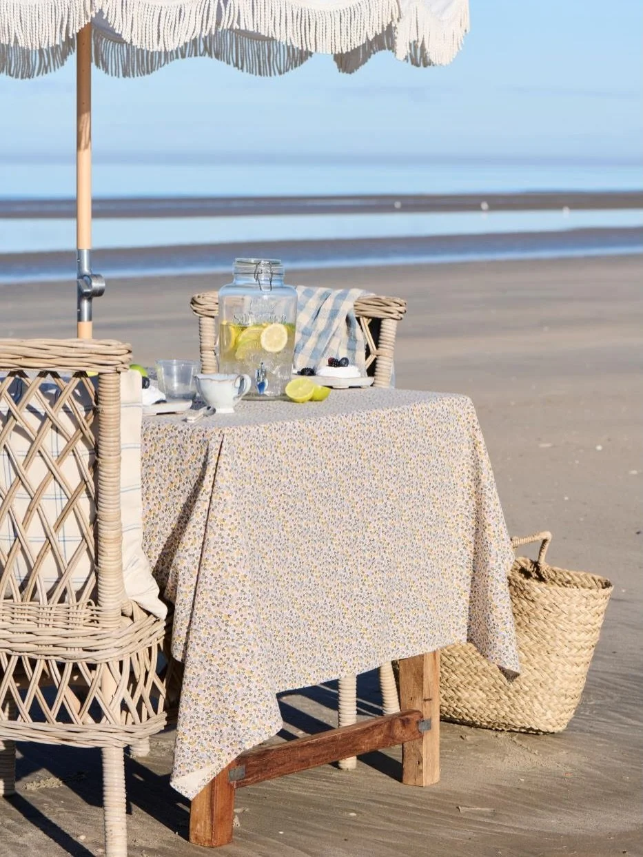 ☀️🍋 Sommer | Sonne | erfrischende Drinks!

Mit dem Getr&auml;nkespender Hello Summer von Ib Laursen wird jeder Moment im Garten oder am Strand zum kleinen Highlight. 

Ob spritziges Zitronenwasser, fruchtige Limonade oder selbstgemachter Eistee &nda