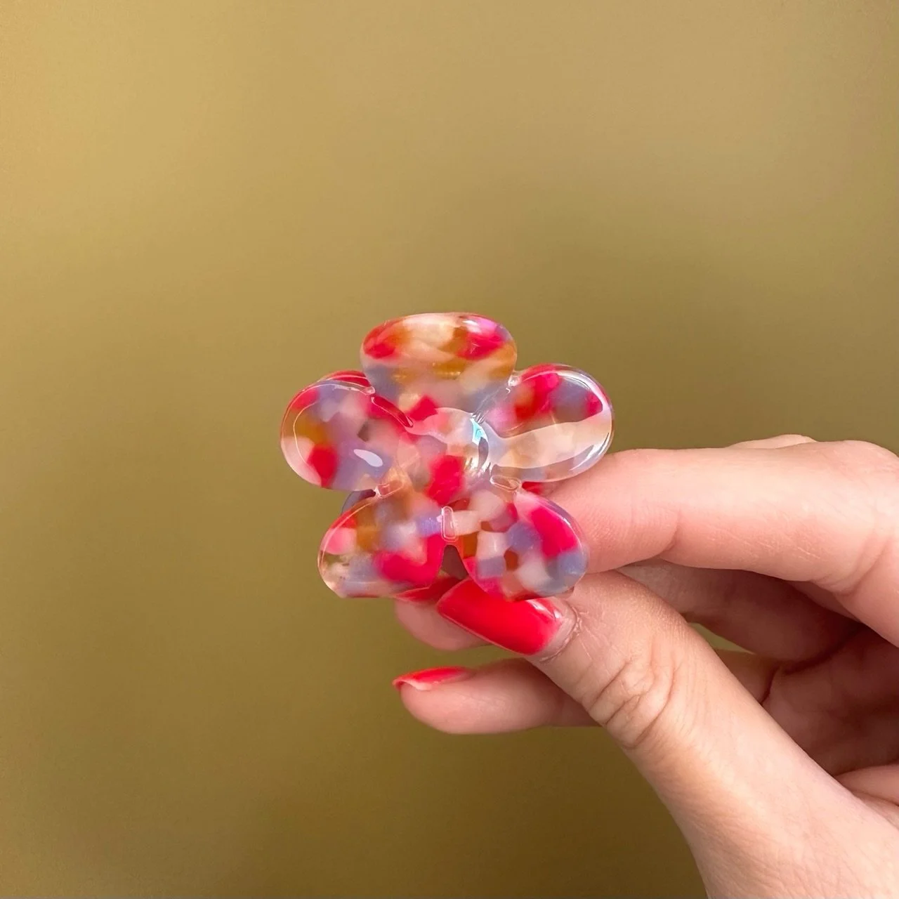 Agathe &amp; Coc&ouml; 🩷

Von soften Nude-T&ouml;nen &uuml;ber zartes Pink &amp; Rosa bis hin zu buntem Regenbogen-Design, Leo Muster und angesagtem Schildpatt-Look.

Entdecke die wundersch&ouml;ne K&auml;mme, s&uuml;&szlig;e Flower-Clips und weiter