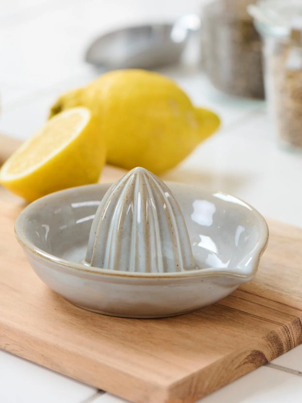 NEU eingetroffene - Zitruspresse von Ib Laursen 💛

Sch&ouml;ne Stoff-Servietten mit einer kleinen gestickten Zitrone gibts auch. Ebenfalls Ib Laursen.

#herzenszucker #iblaursen #zitronen #zitruspresse #nordichome