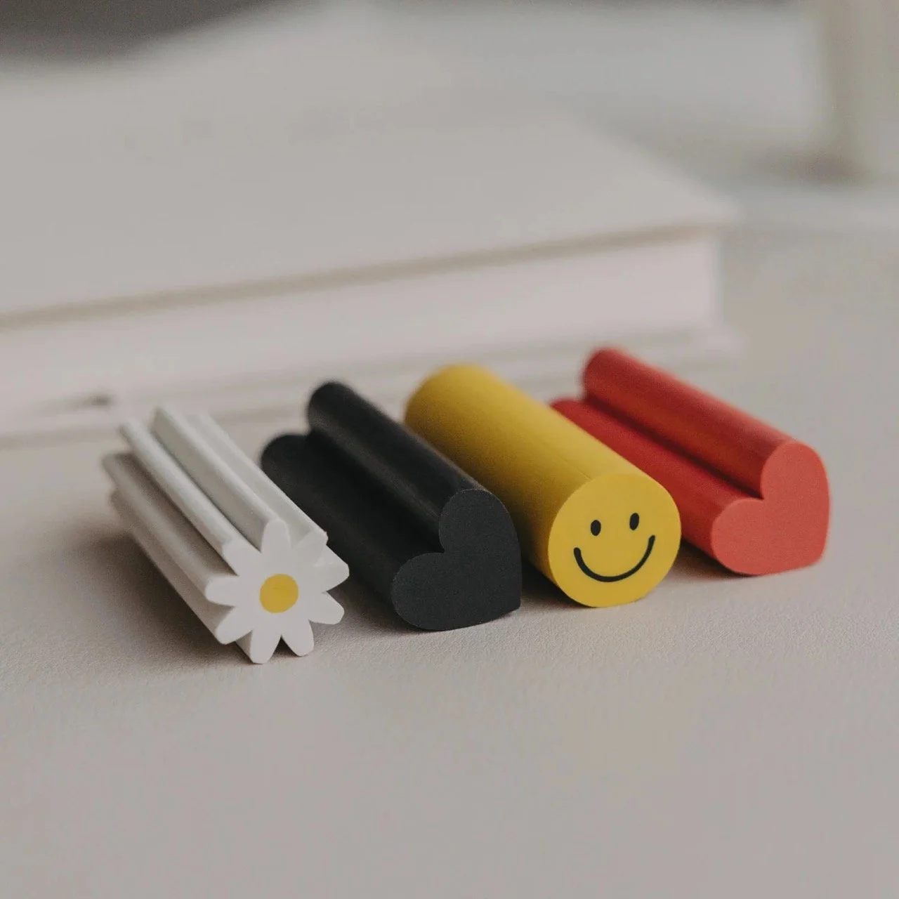eulenschnitt_radiergummi_daisy_herz_smiley_photocredits_eulenschnitt.jpg
