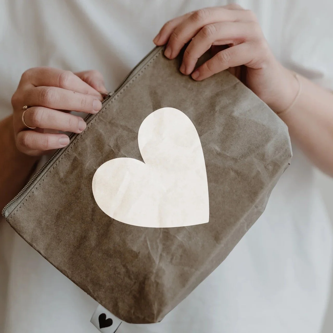 eulenschnitt_kosmetiktasche_herz_photocredits_maggymelzer_1.jpg