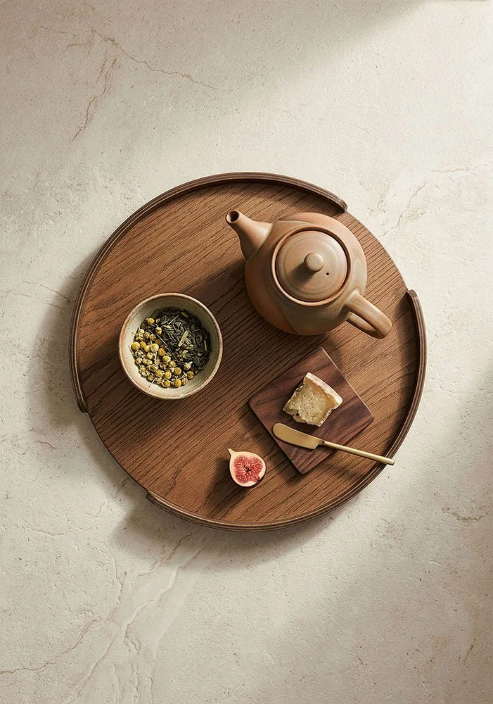 cooee-woody-tray-holztablett-eiche-dunkel-35-cm-02.jpg