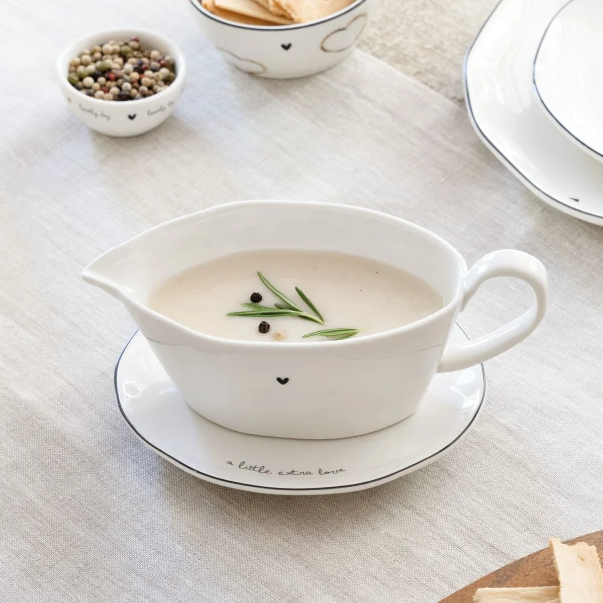 Bastion Collections Platte oval Keramik weiss a little extra love.jpg