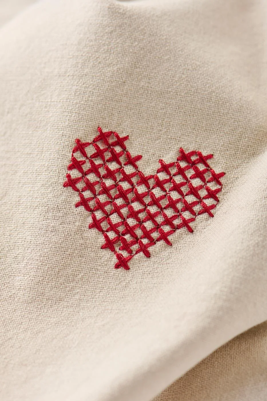 Ib_laursen_stoff_serviette_tradition_herz_rot_kreuzstich_1.jpg