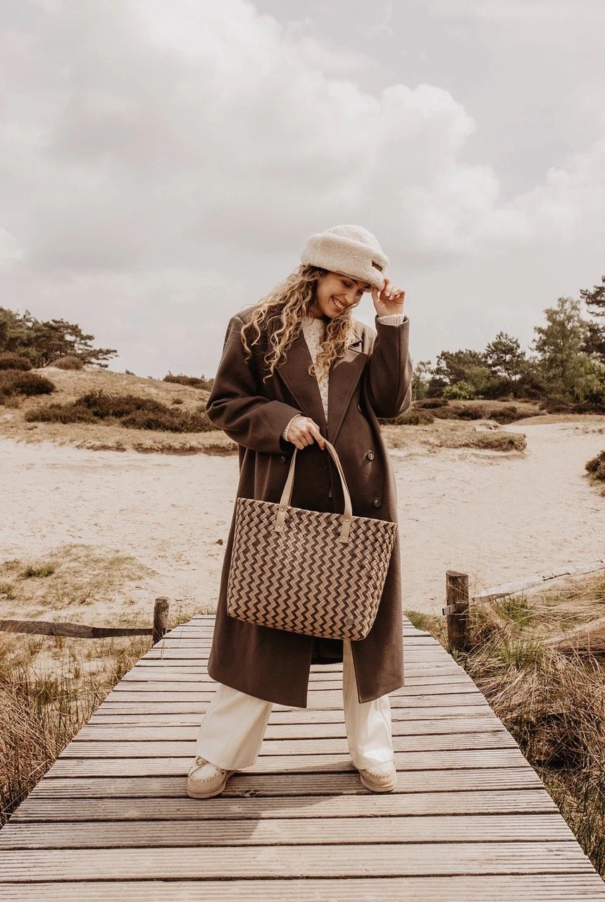 handed_by_shopper_faye_natural_brown_taupe_1.jpg