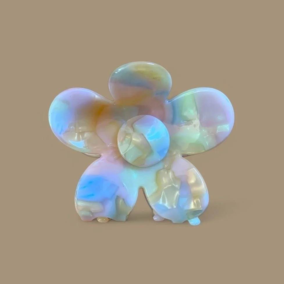 AGATHE + COCÖ Großer Haarclip in Blumenform (Regenbogen)